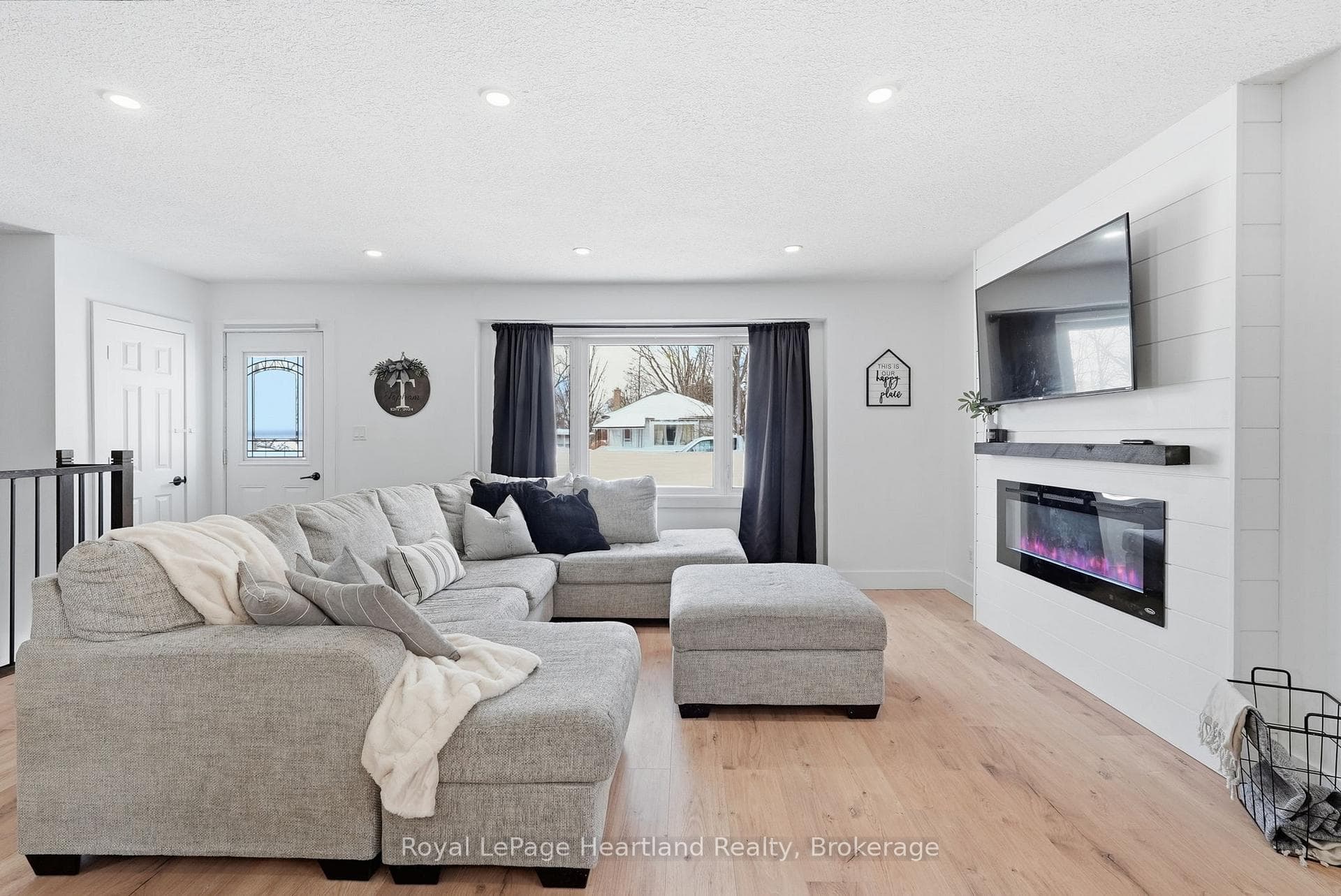 127 CARLING Terrace photo 4