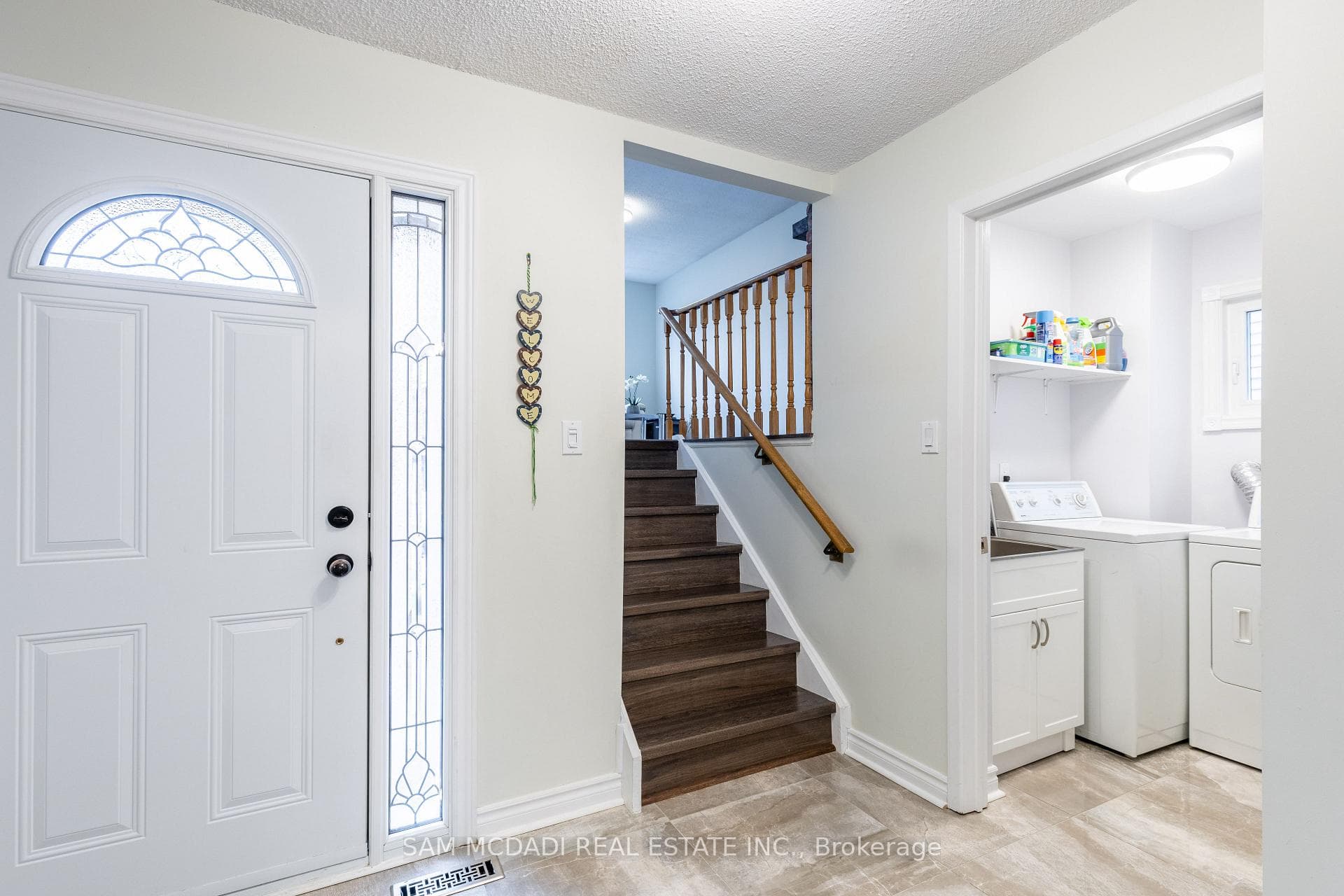 621 Galloway Crescent photo 4