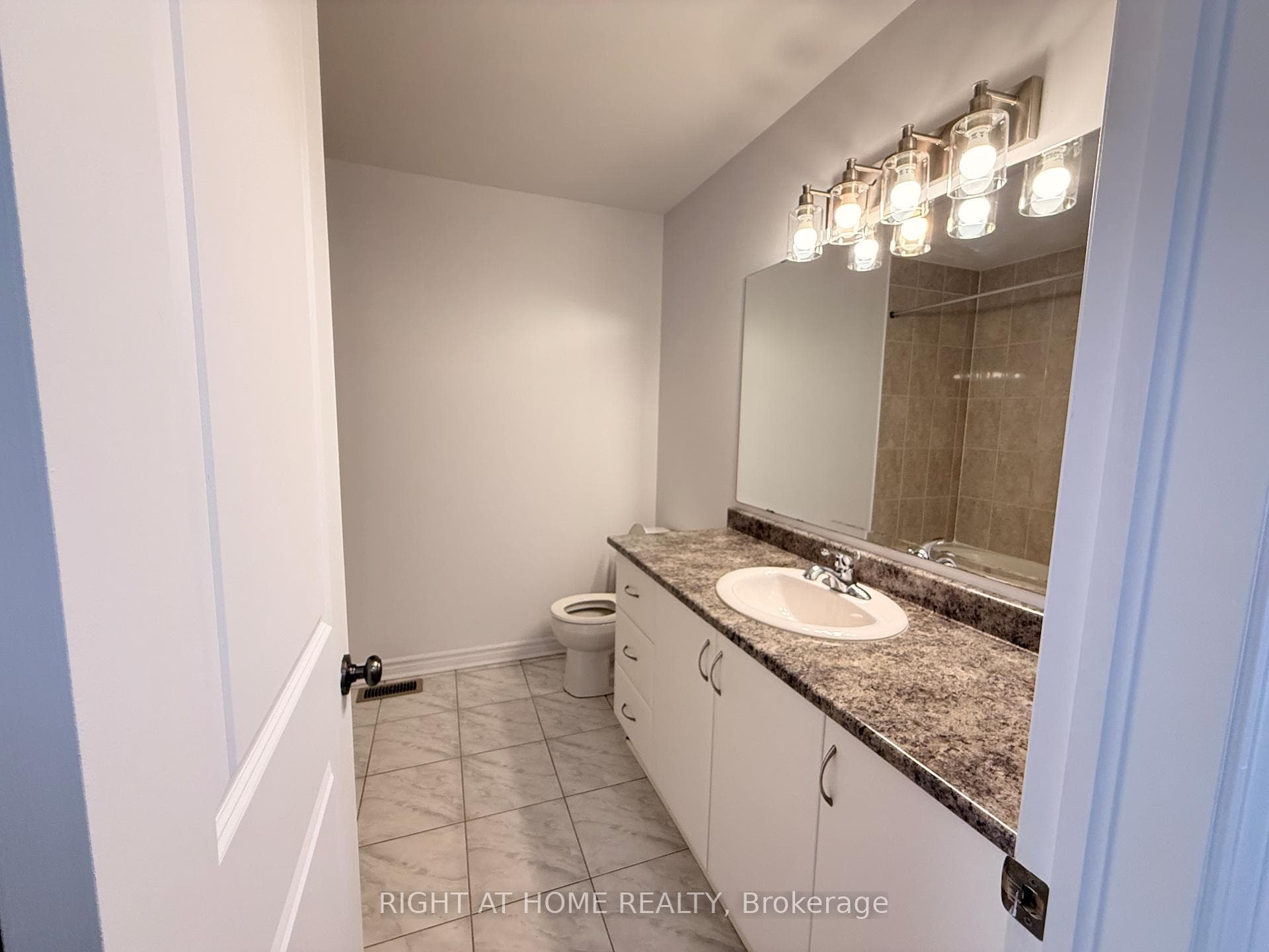 412 Stalwart Crescent photo 26