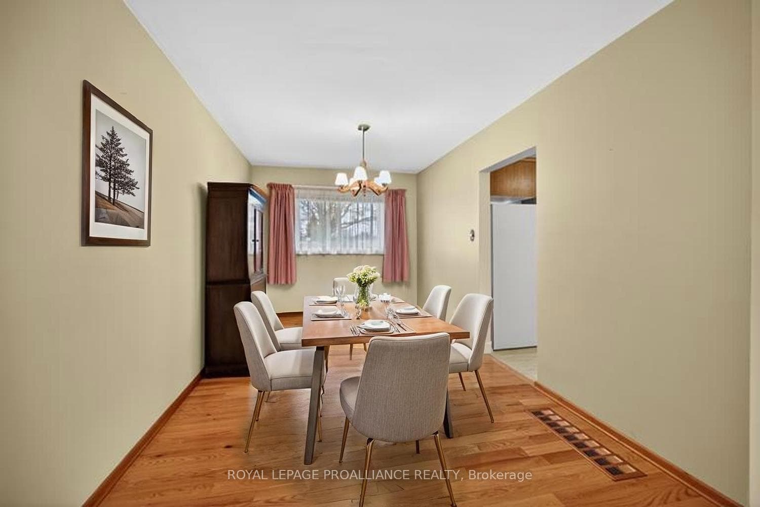 6 Robert Road photo 9