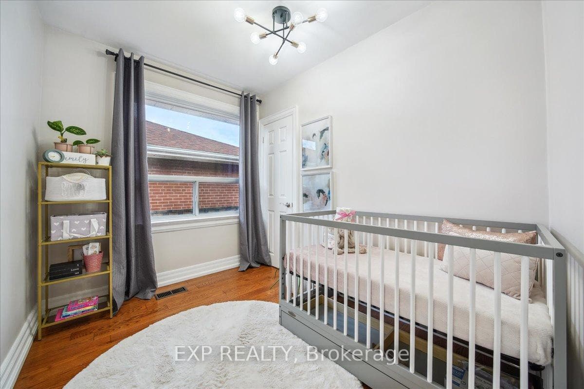 137 Kingsview Boulevard photo 18
