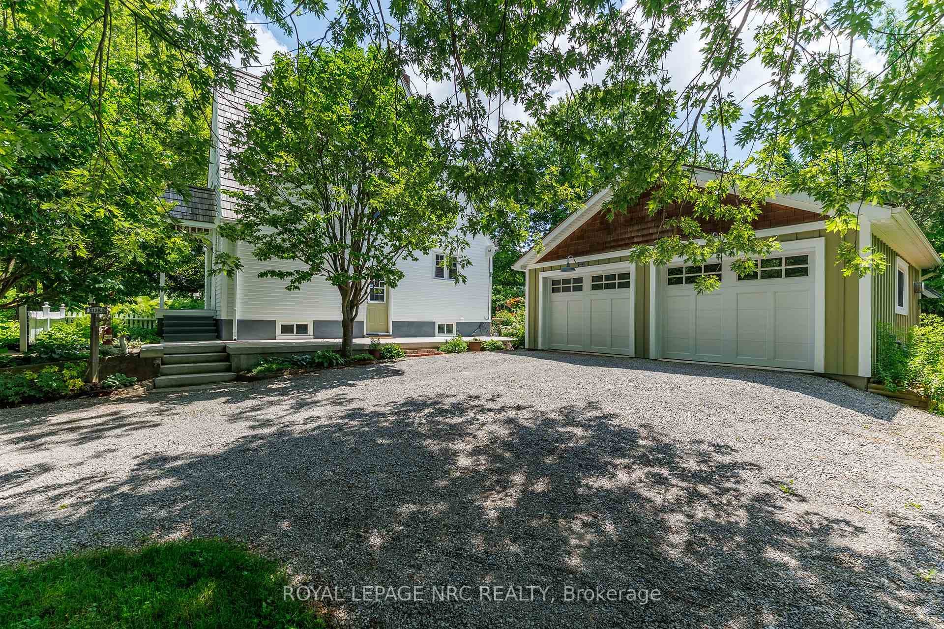 Double Garage (2012) with Gas Heat