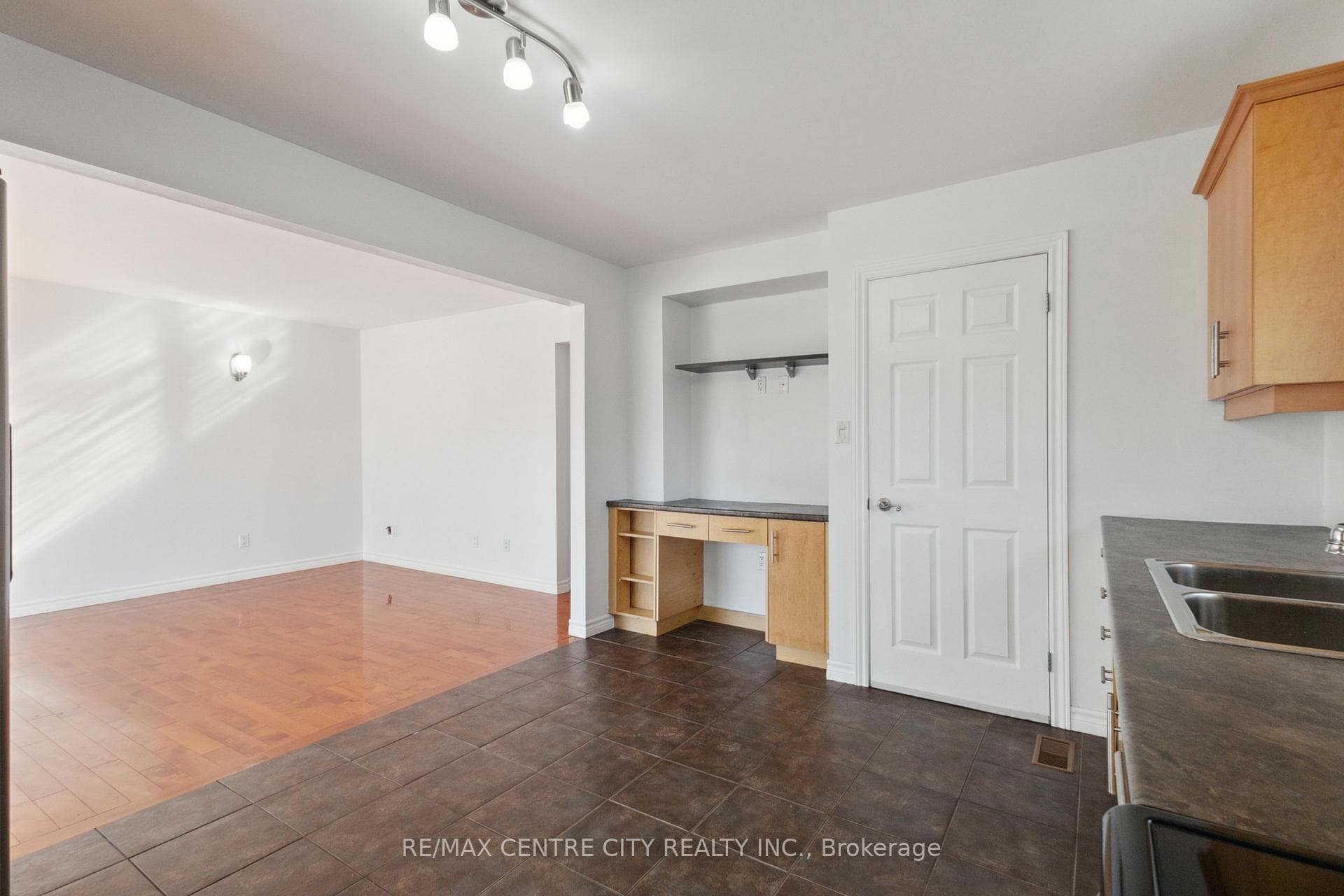 50 Stroud Crescent photo 17