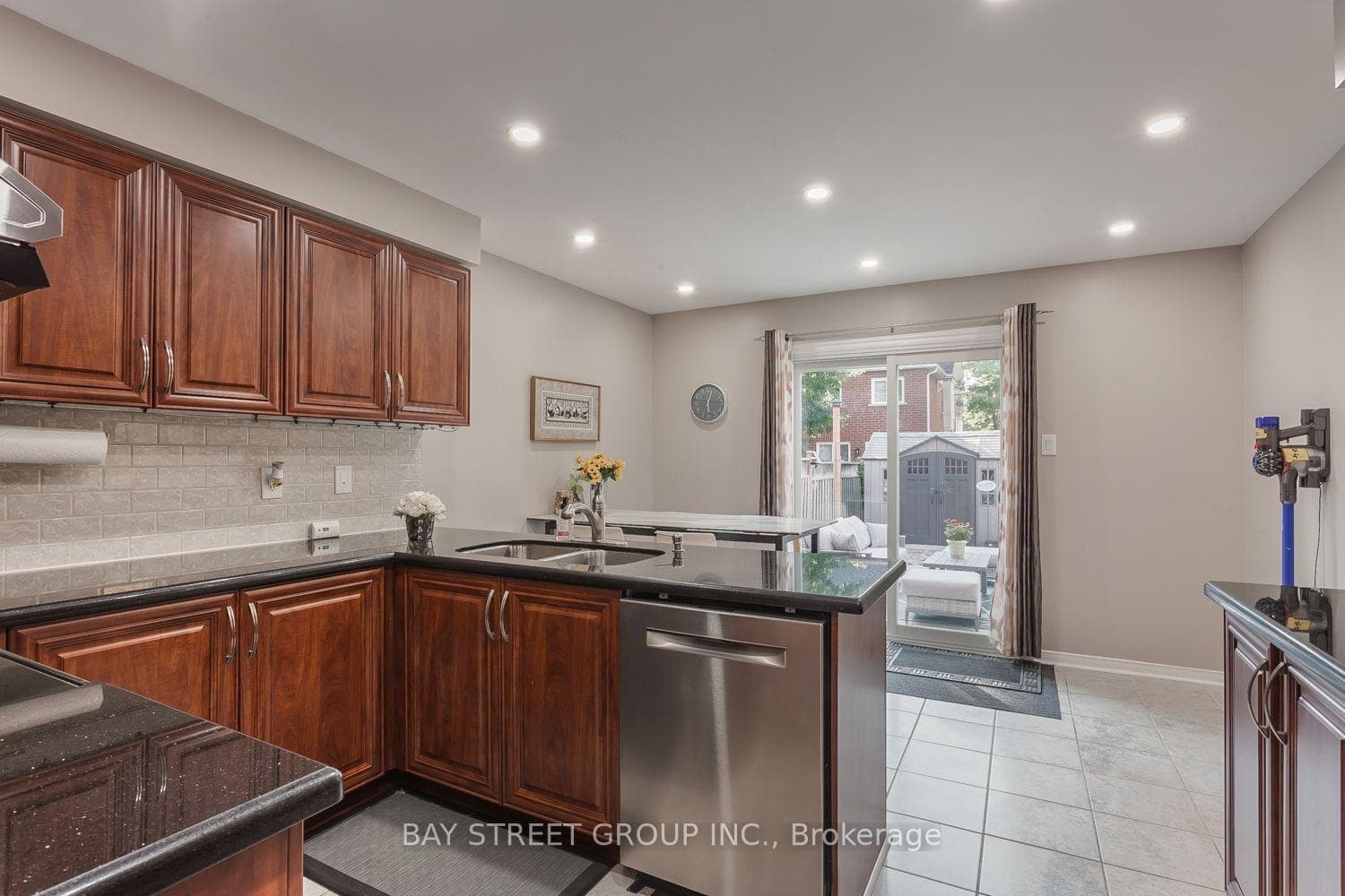 4882 Rosebush Road photo 11