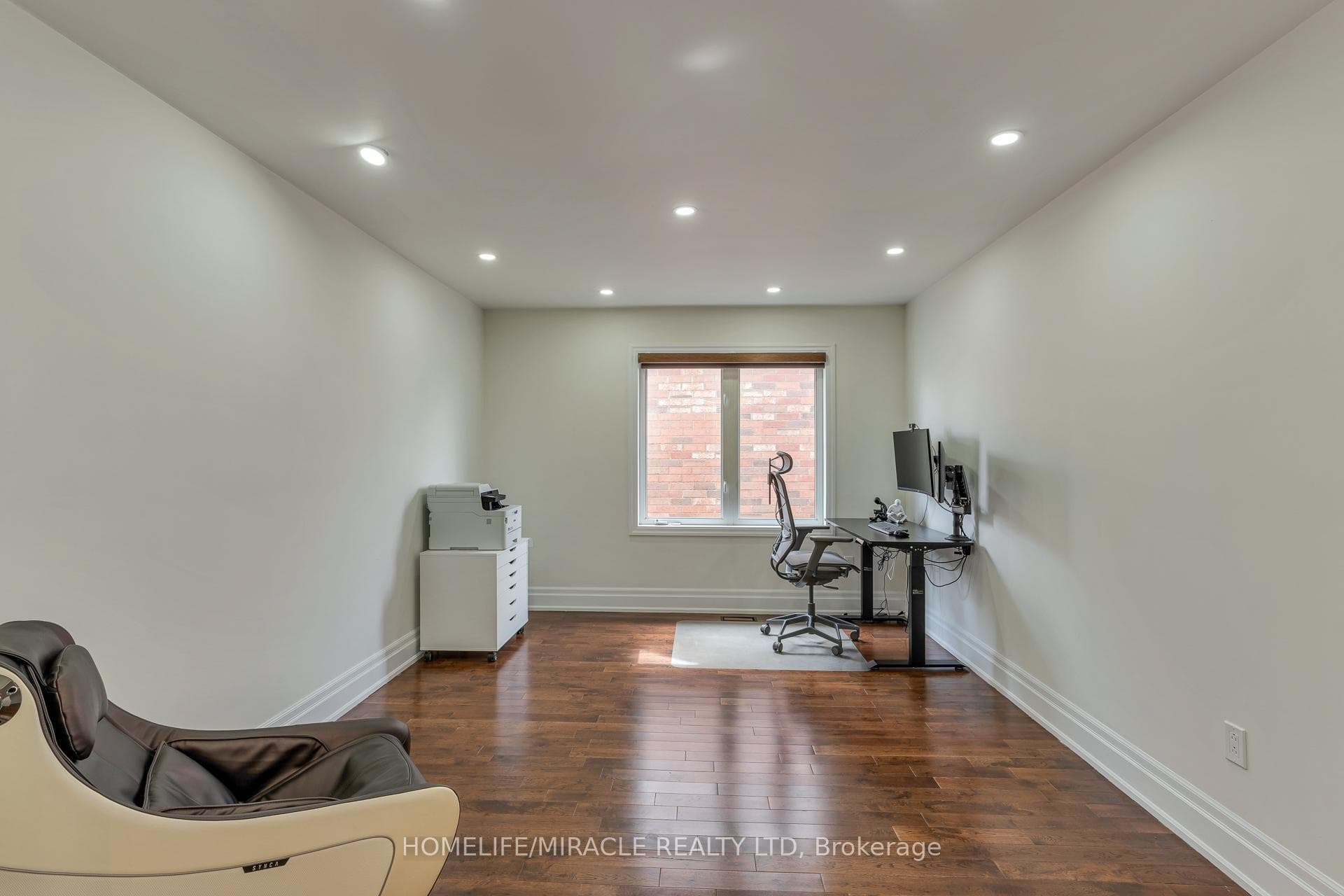 2299 Glazebrook Circle photo 14
