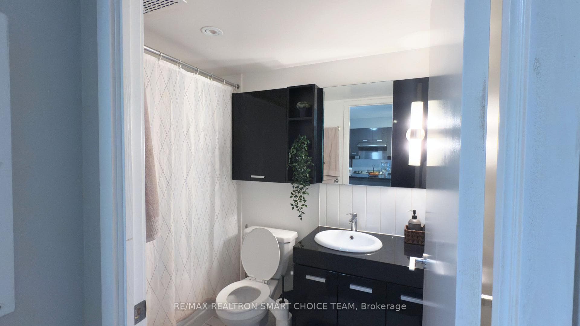 19 Singer Court Unit 215 photo 8