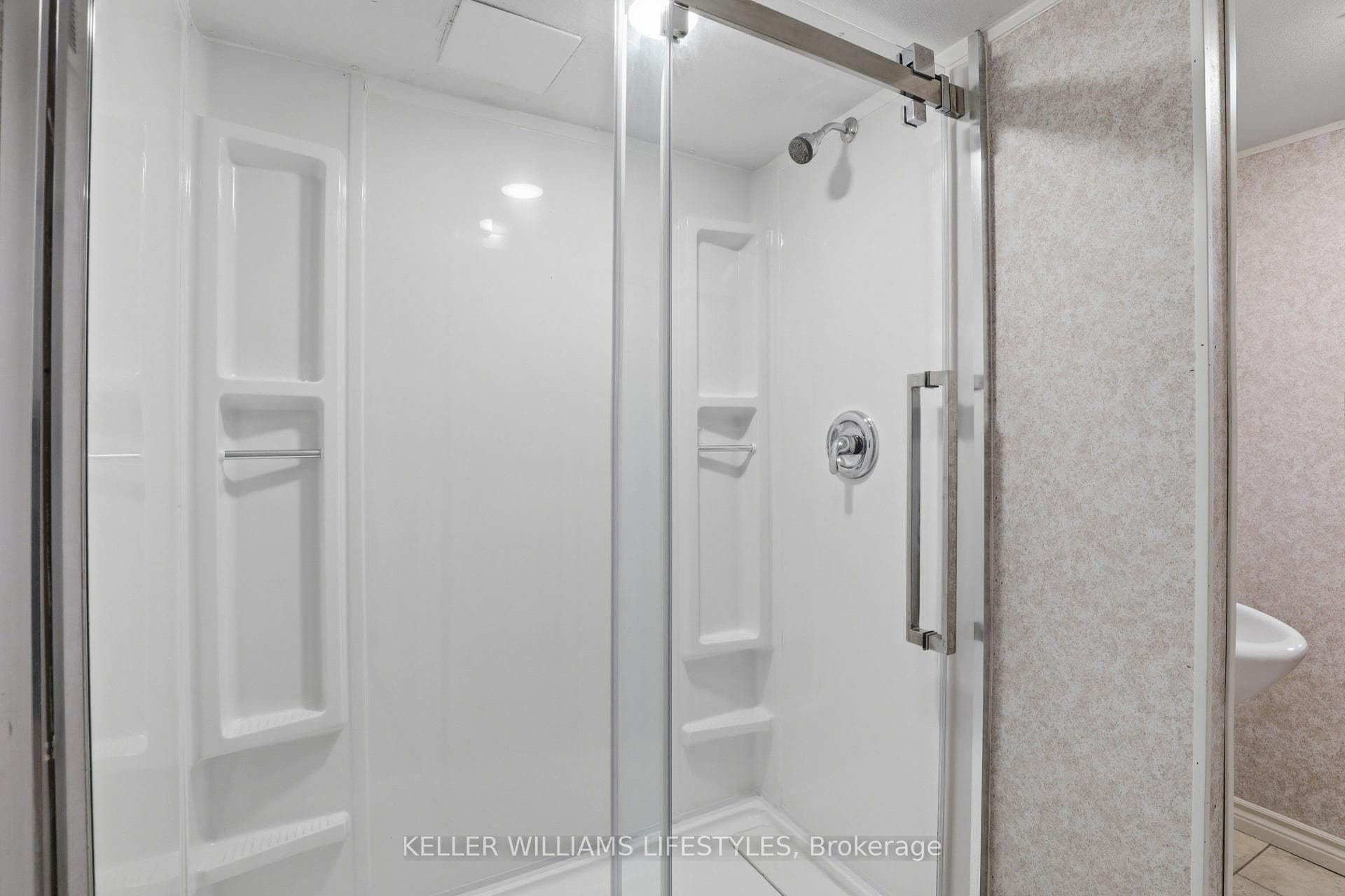 15 Hawkesbury Avenue photo 28
