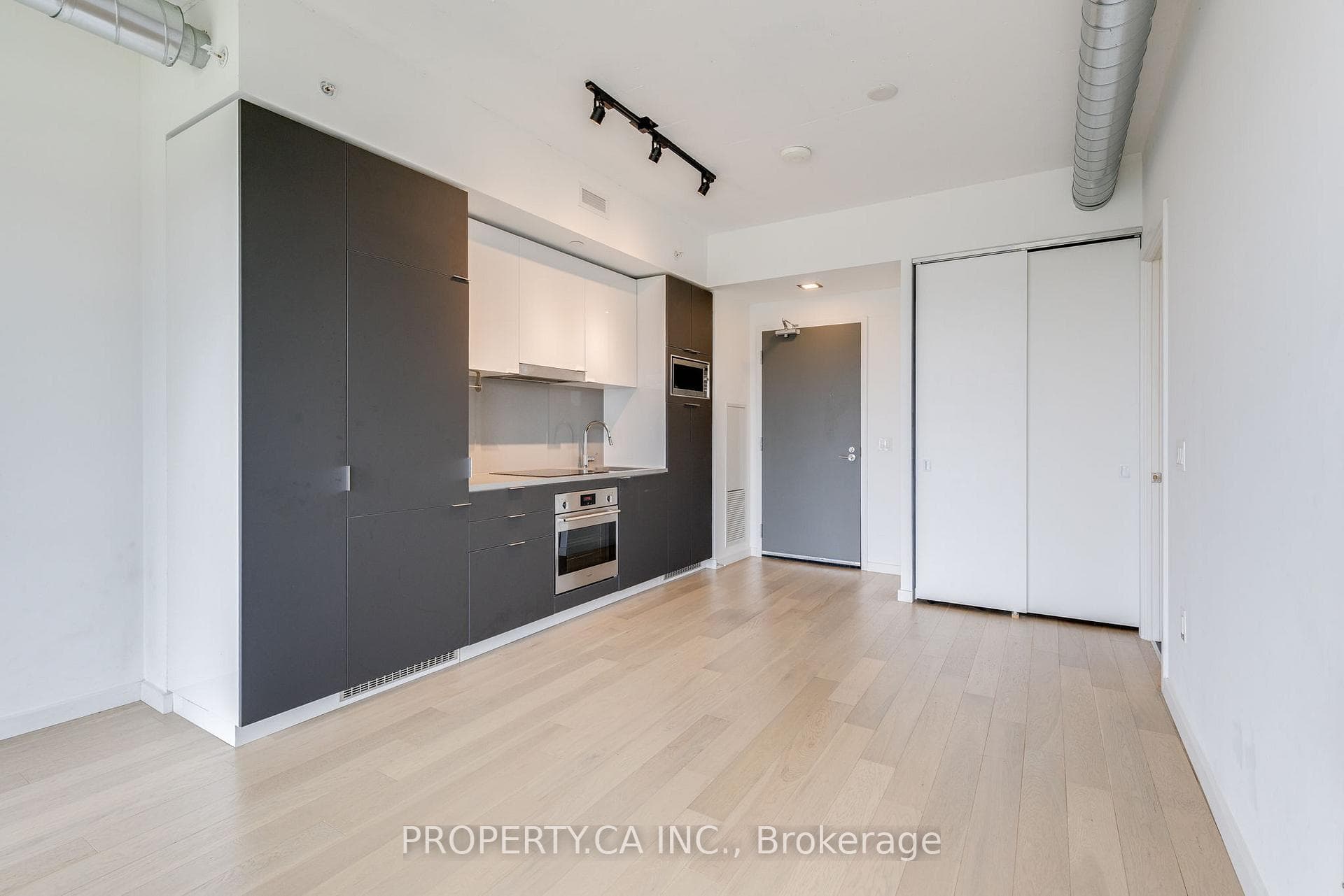 170 Bayview Avenue Unit 405 photo 6