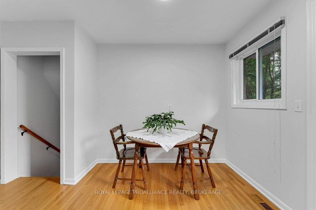 148 Campbell Crescent photo 16