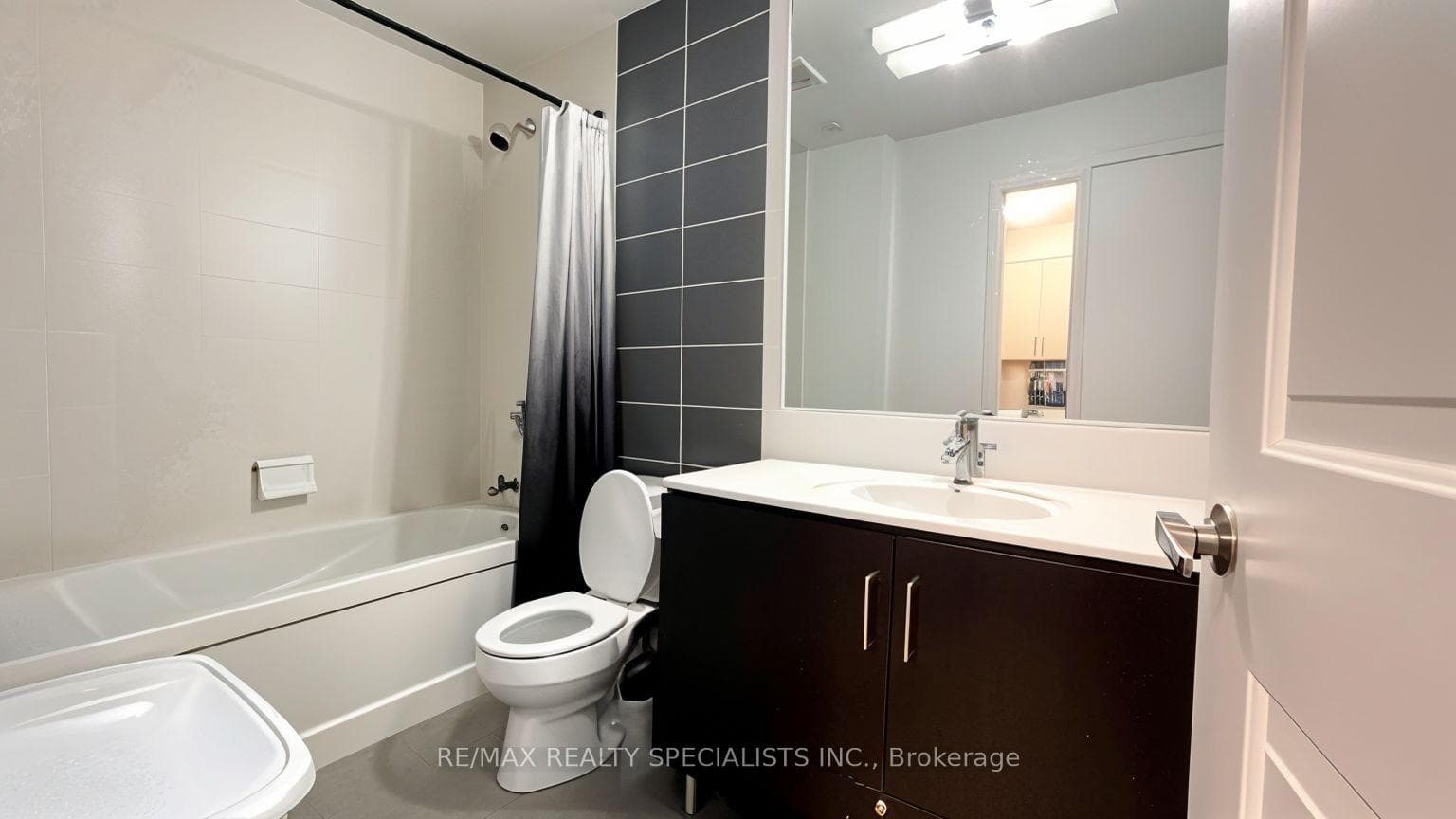 205 Sherway Gardens Road Unit 2107 photo 5