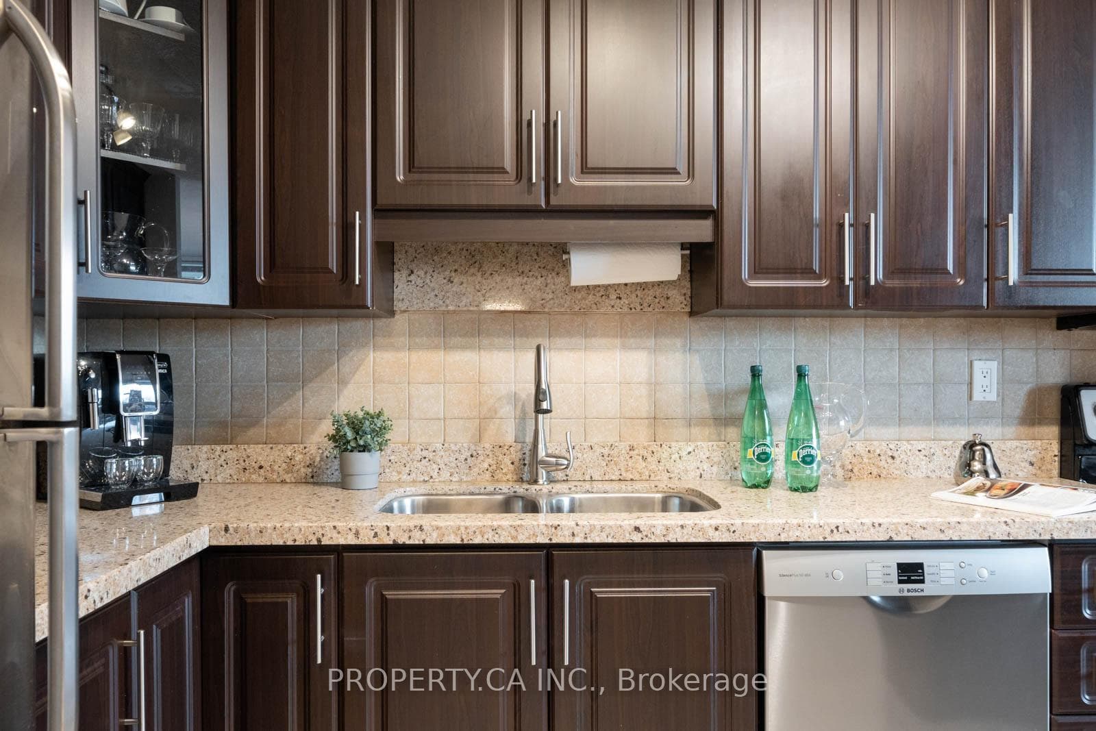 541 Blackthorn Avenue Unit 707 photo 18