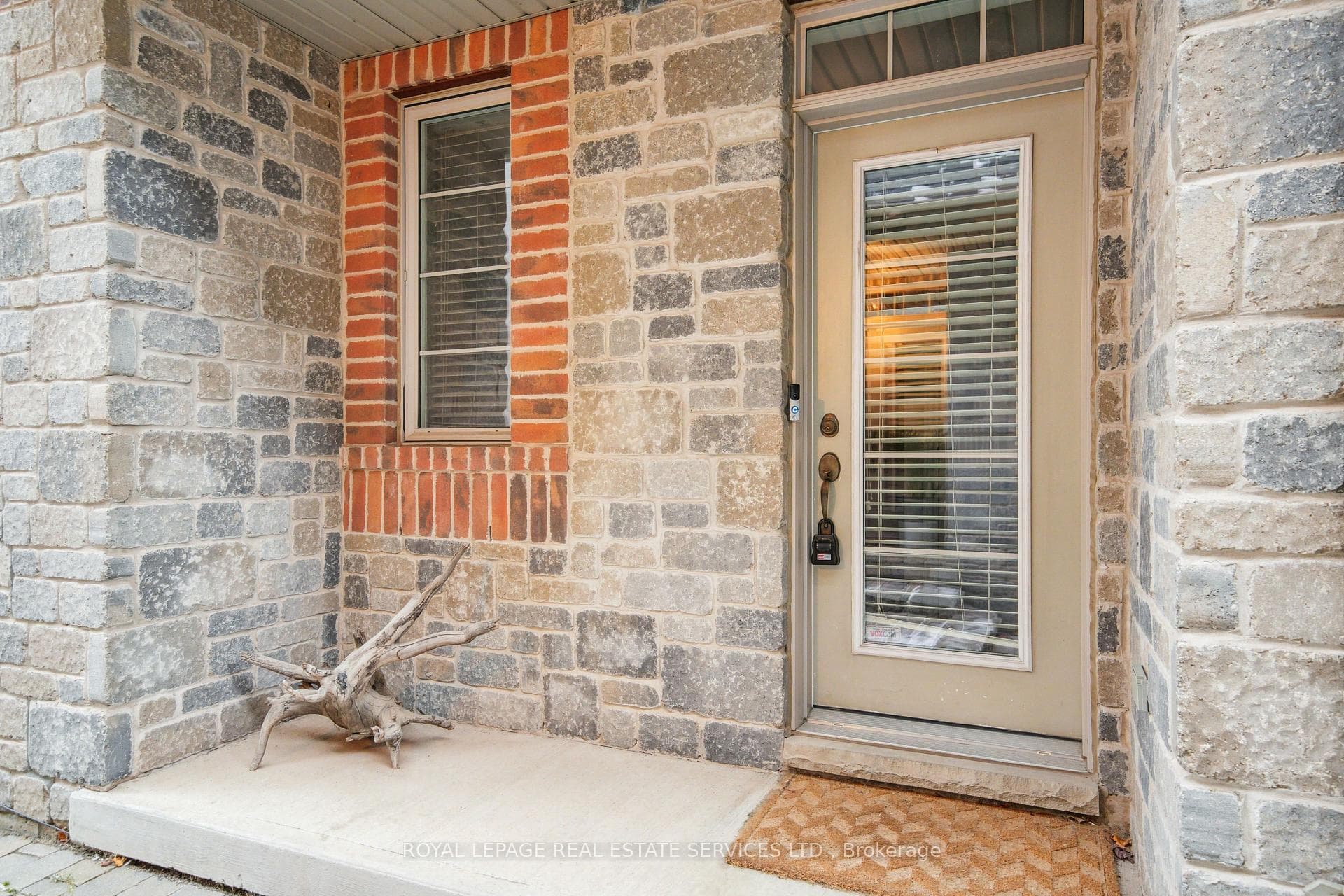 2097 Tovell Drive photo 3