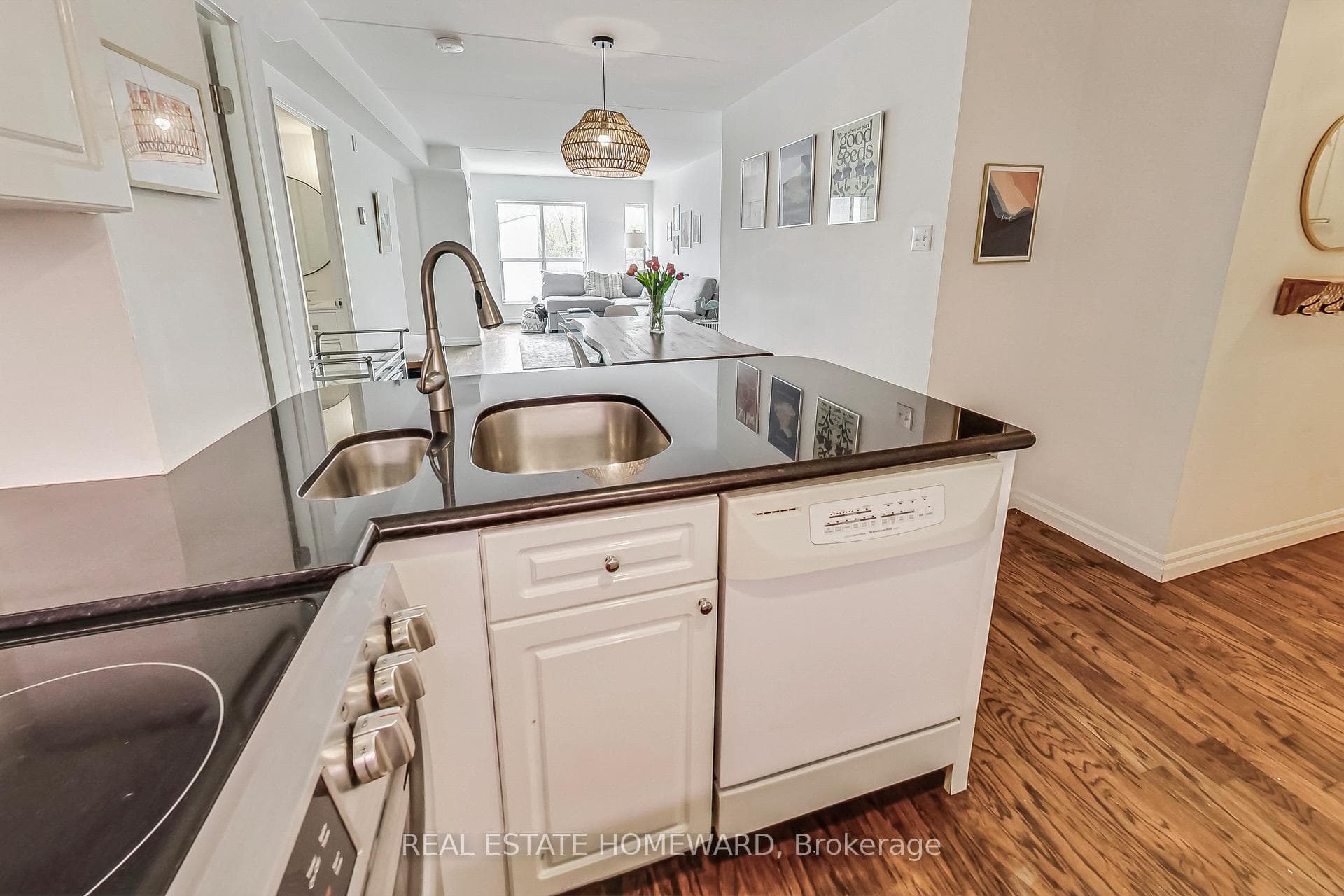 1174 Yonge Street Unit 201 photo 7