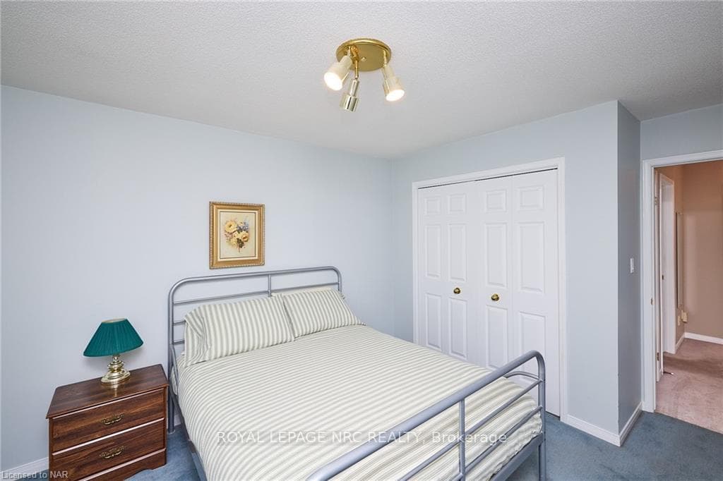102 Woodside Square photo 34