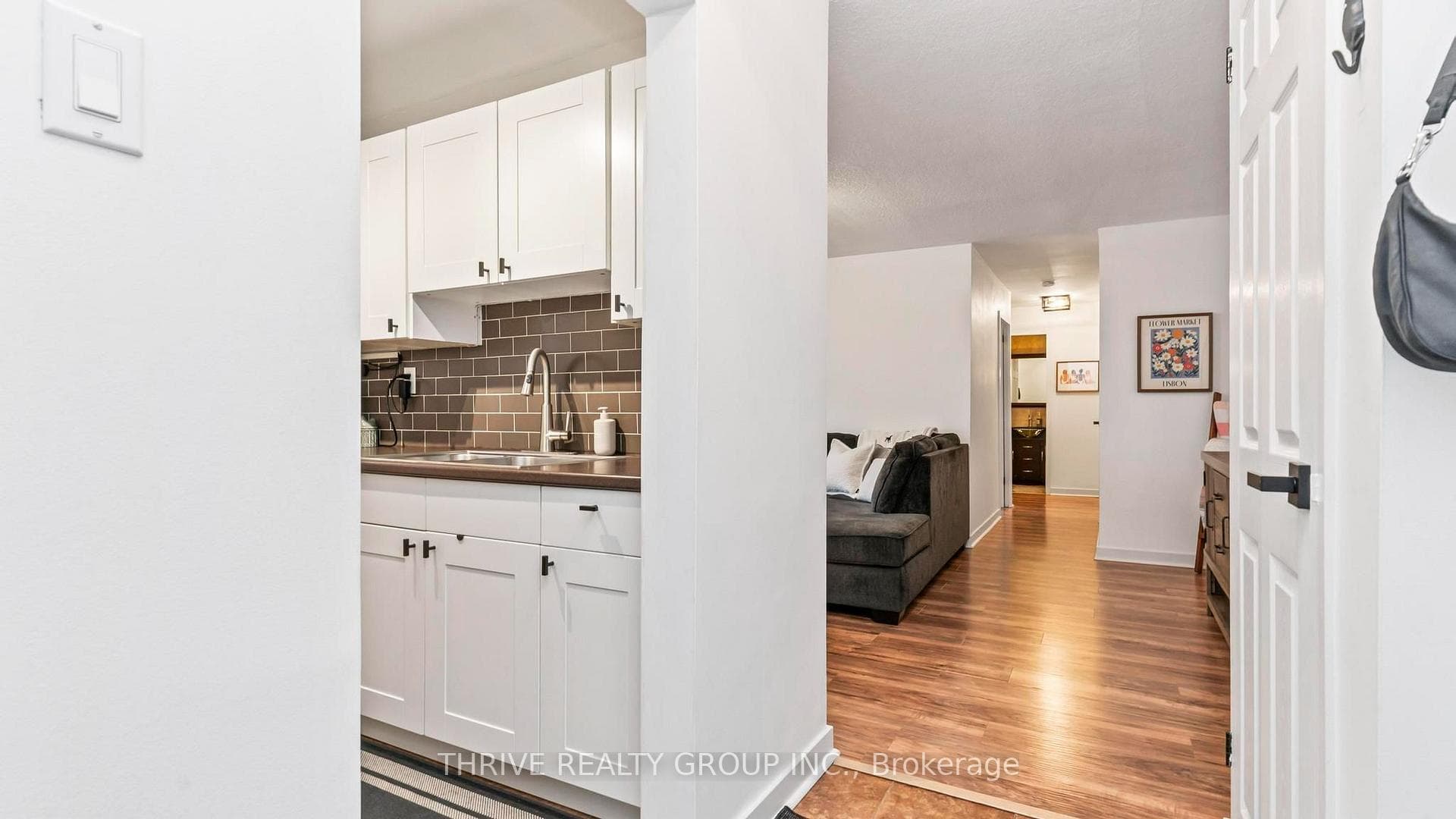635 Wonderland Road Unit 4 photo 7