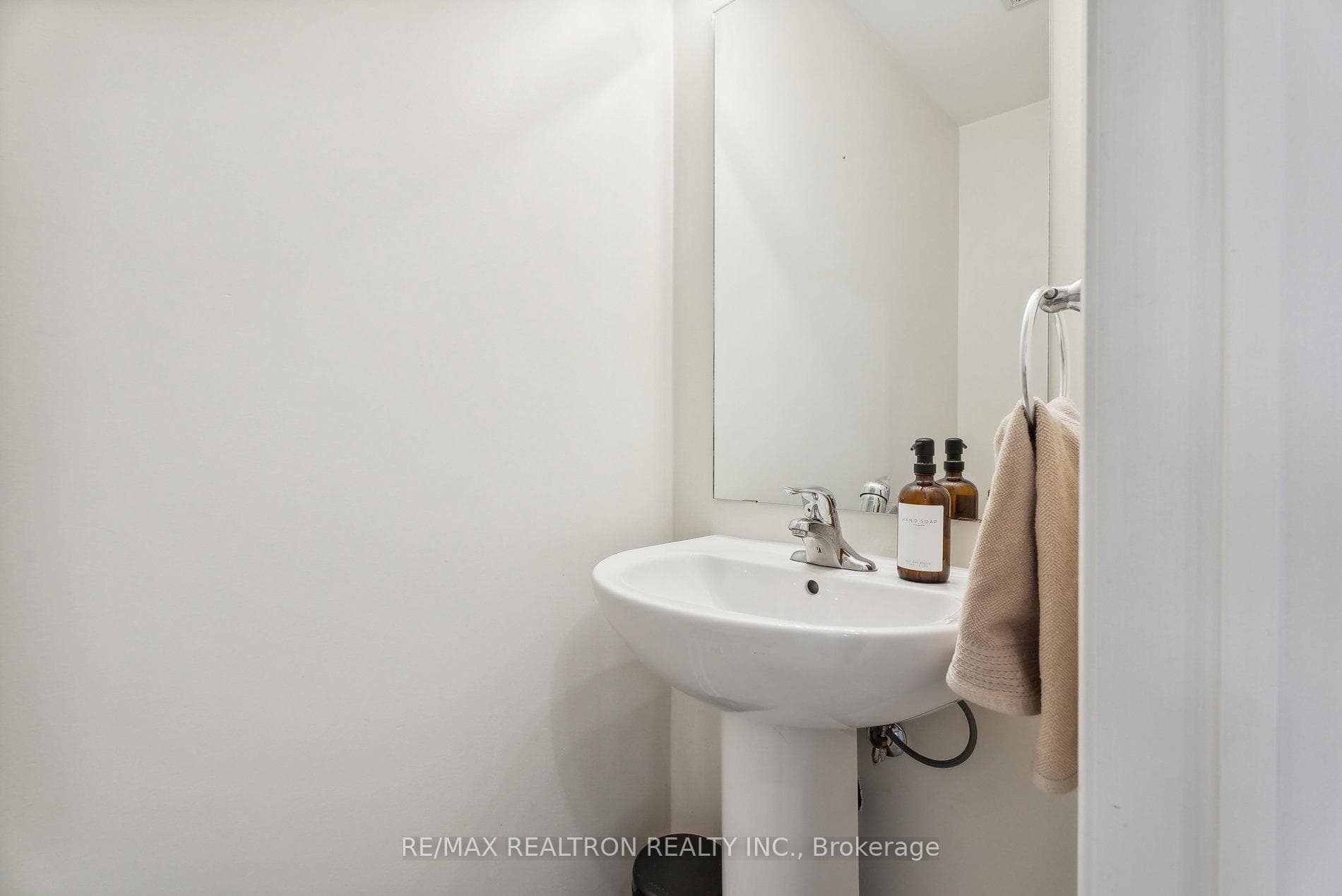 285 Finch Avenue Unit 1 photo 28