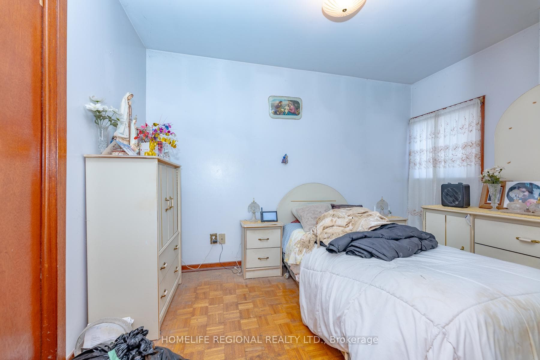 155 Montrose Avenue photo 11