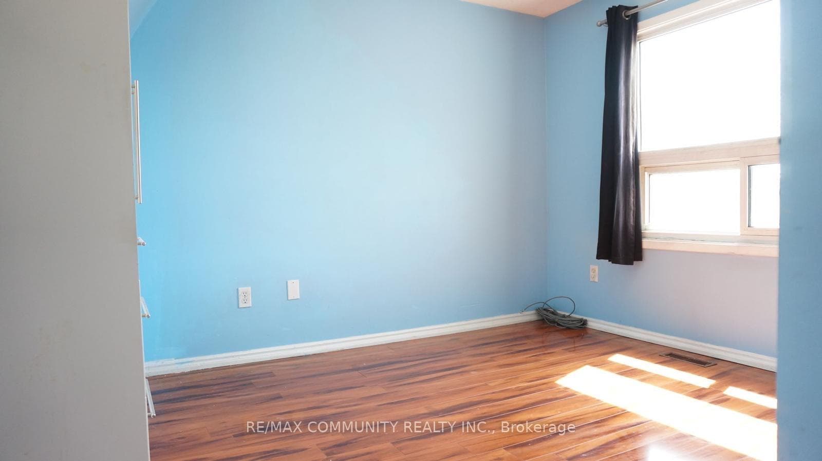 56 Overlord Crescent Unit UPPER photo 16