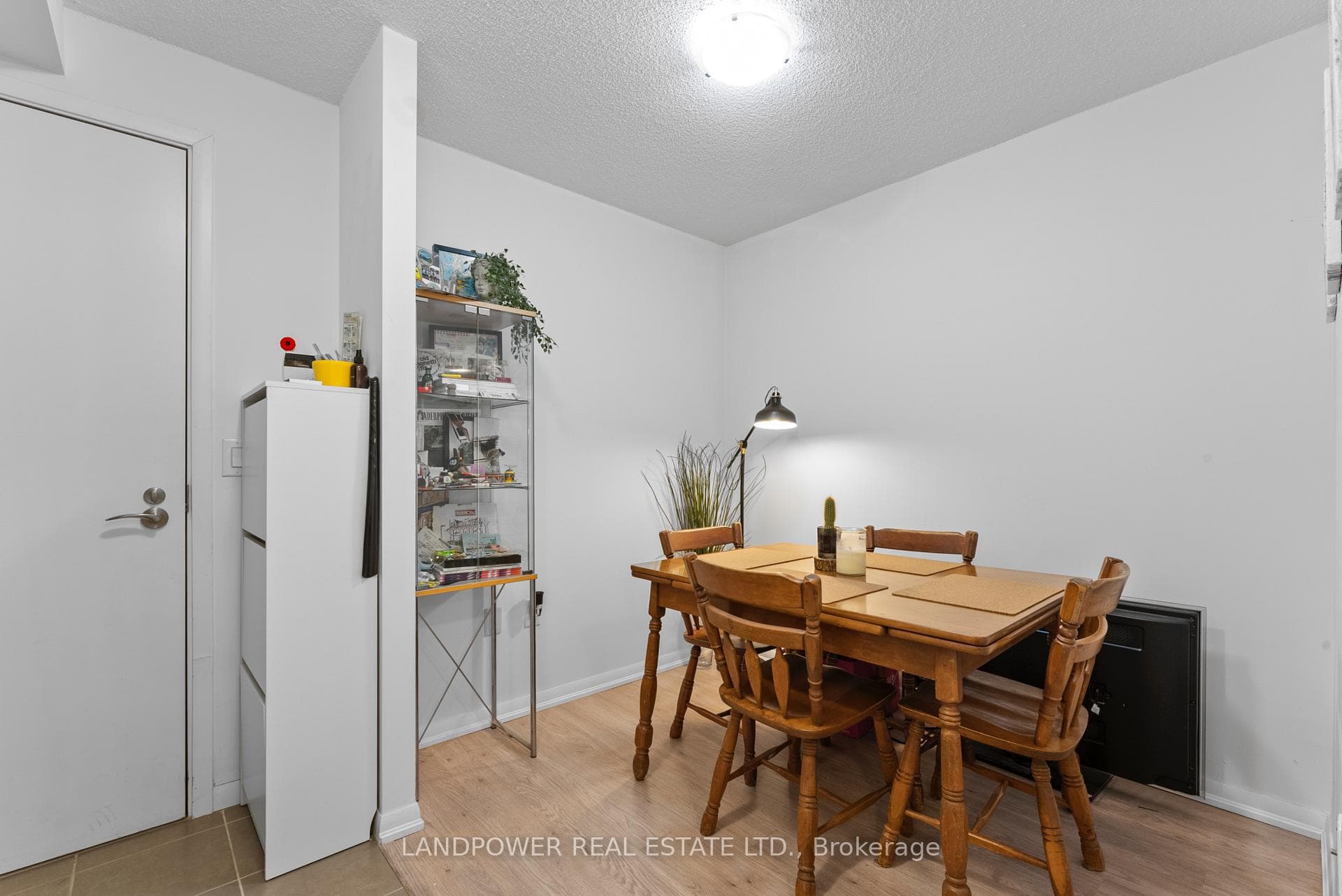 830 Lawrence Avenue Unit 724 photo 3