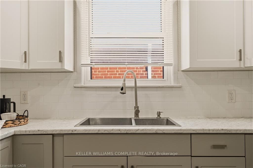 148 Huxley Avenue photo 12