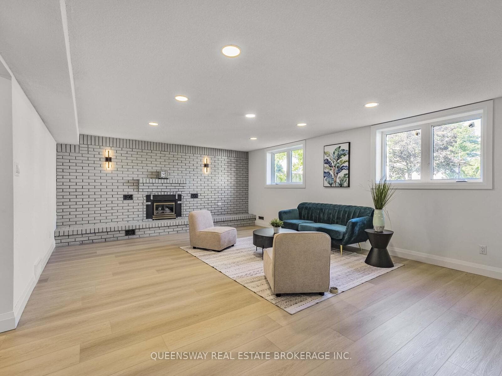 1128 Pinegrove Road photo 9