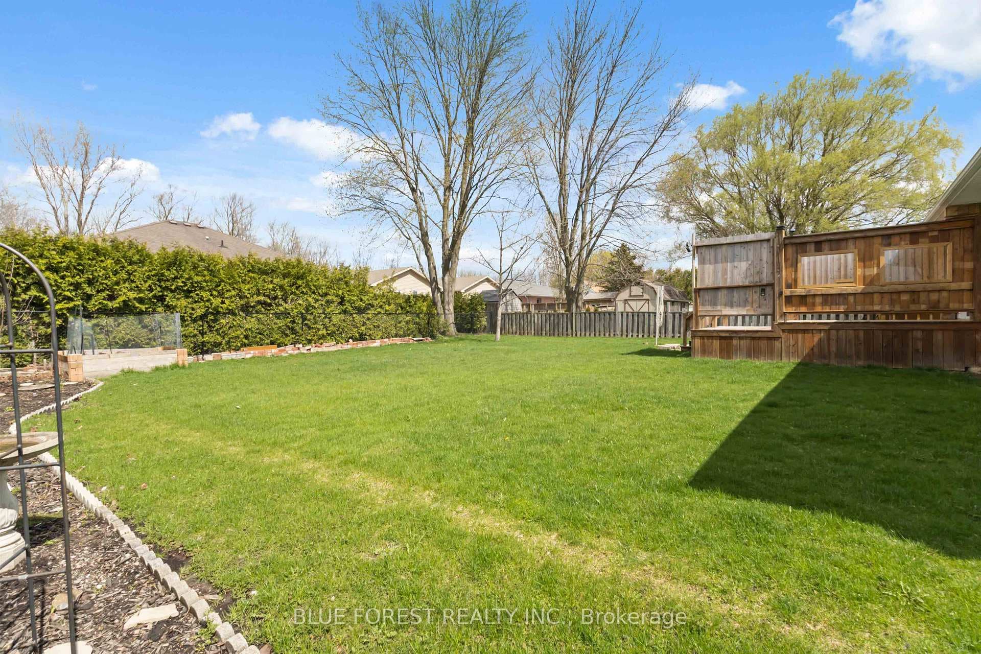 213 Luton Road photo 36