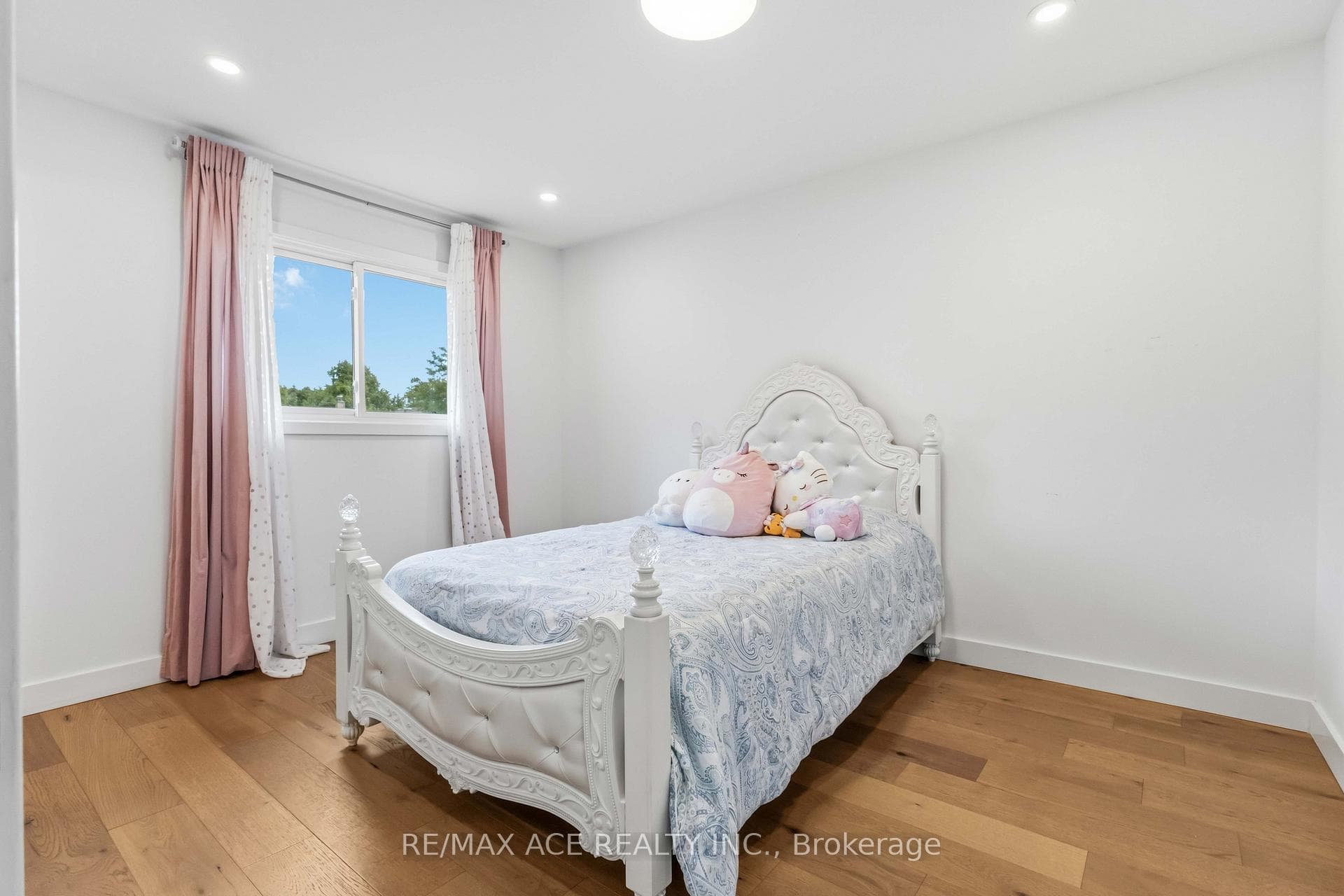 19 Barker Court photo 35