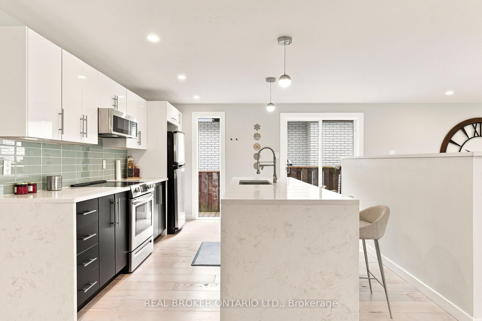 2021 Woodglen Crescent photo 10