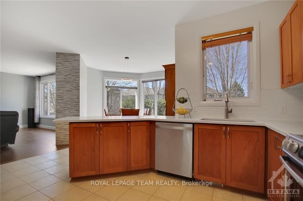 60 BIRCHFIELD Avenue photo 10