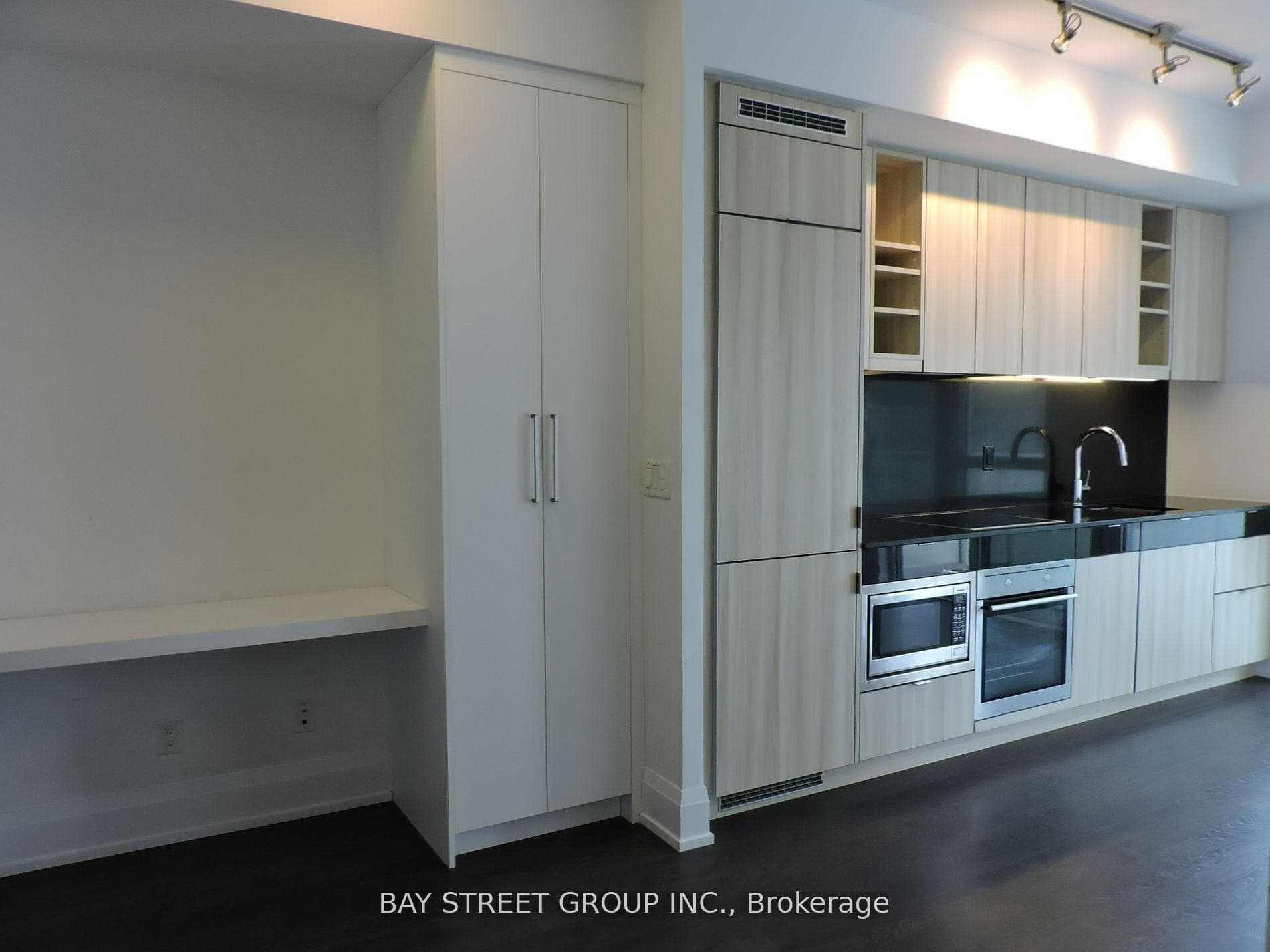 101 Erskine Avenue Unit 2006 photo 7
