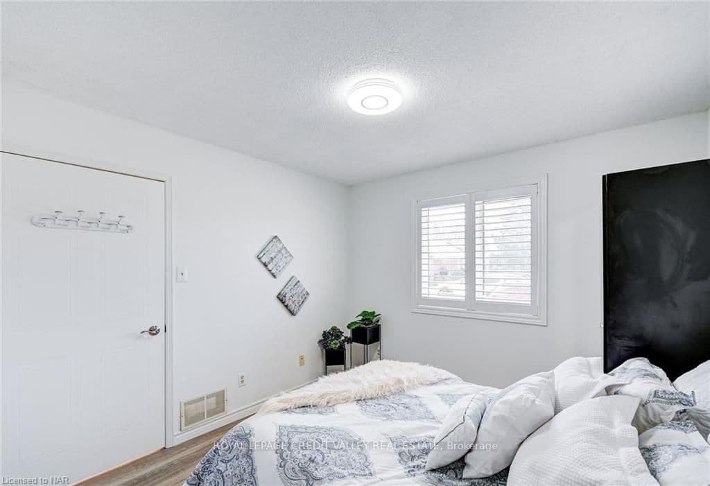 122 BUNTING Road Unit 53 photo 19