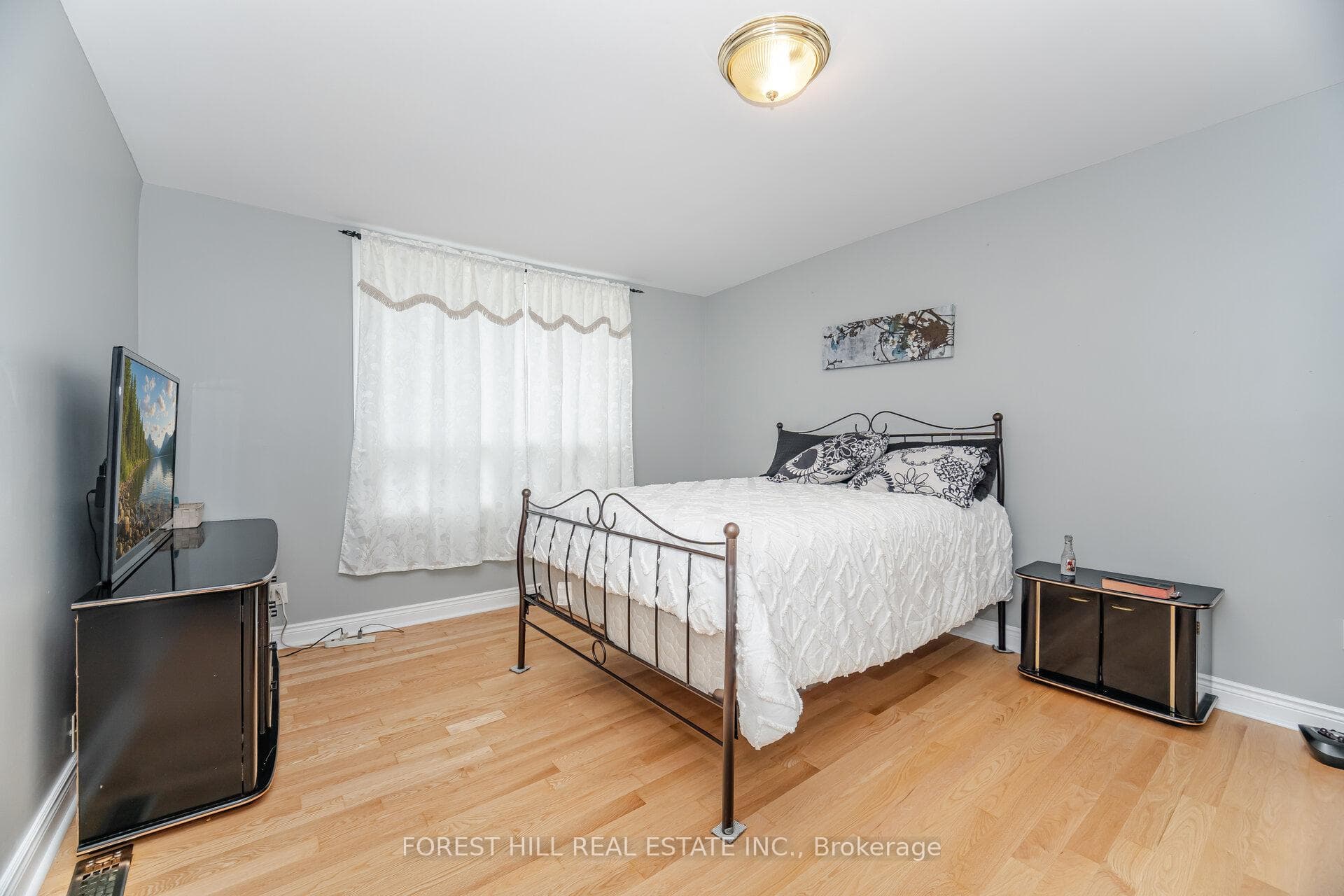 180 Milverton Boulevard photo 16