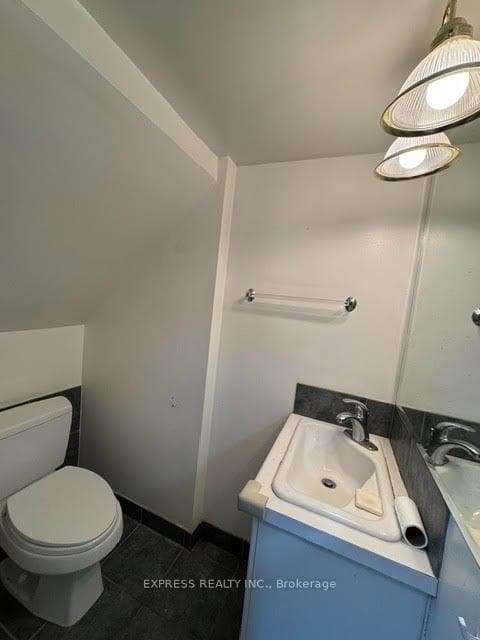 167 Highbourne Road Unit Main photo 4