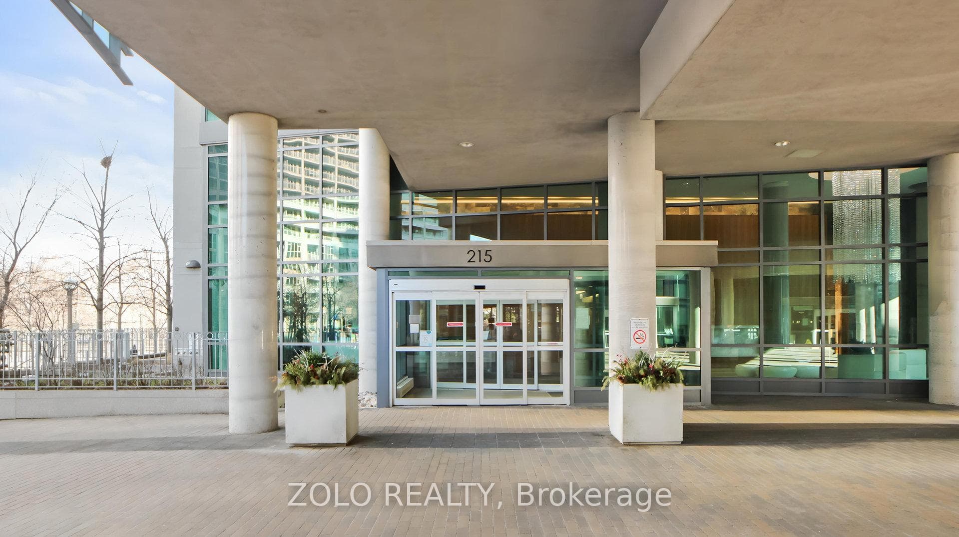 215 Fort york Boulevard Unit 1301 photo 4