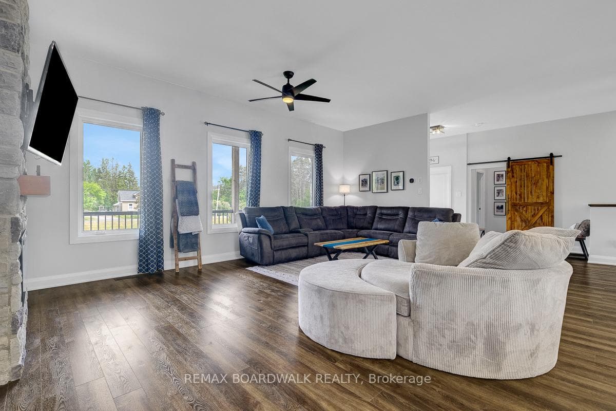 1805 Hyndman Road photo 12