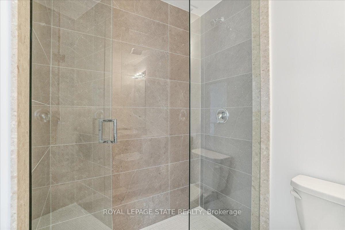 460 Dundas Street Unit 815 photo 19