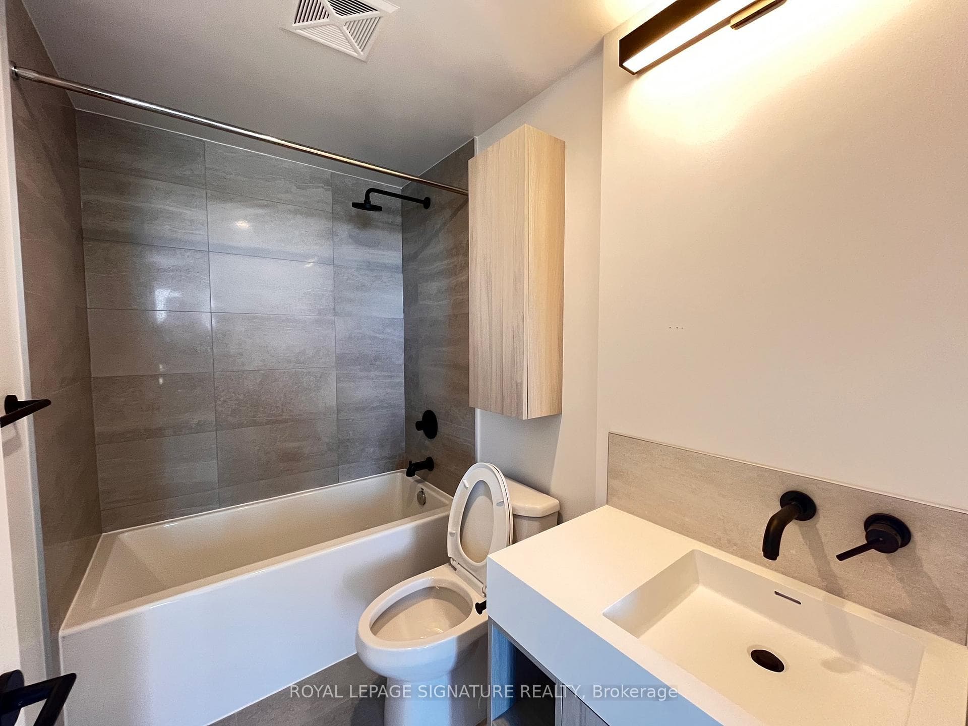 108 Peter Street Unit 4213 photo 17