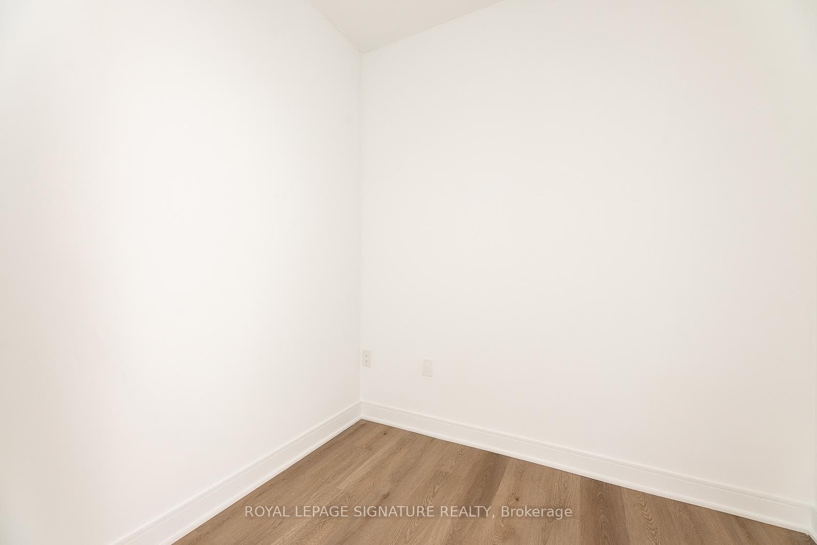 86 Dundas Street Unit 526 photo 14