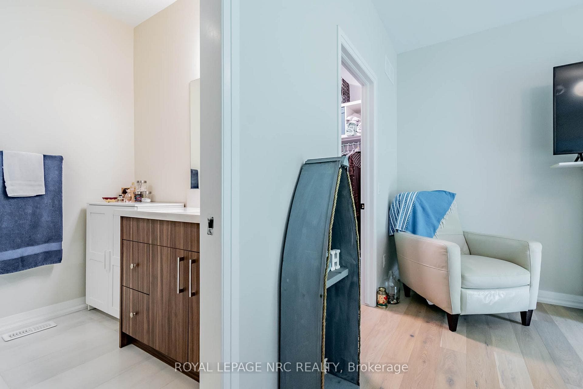 300 Richmond Street Unit 13 photo 27