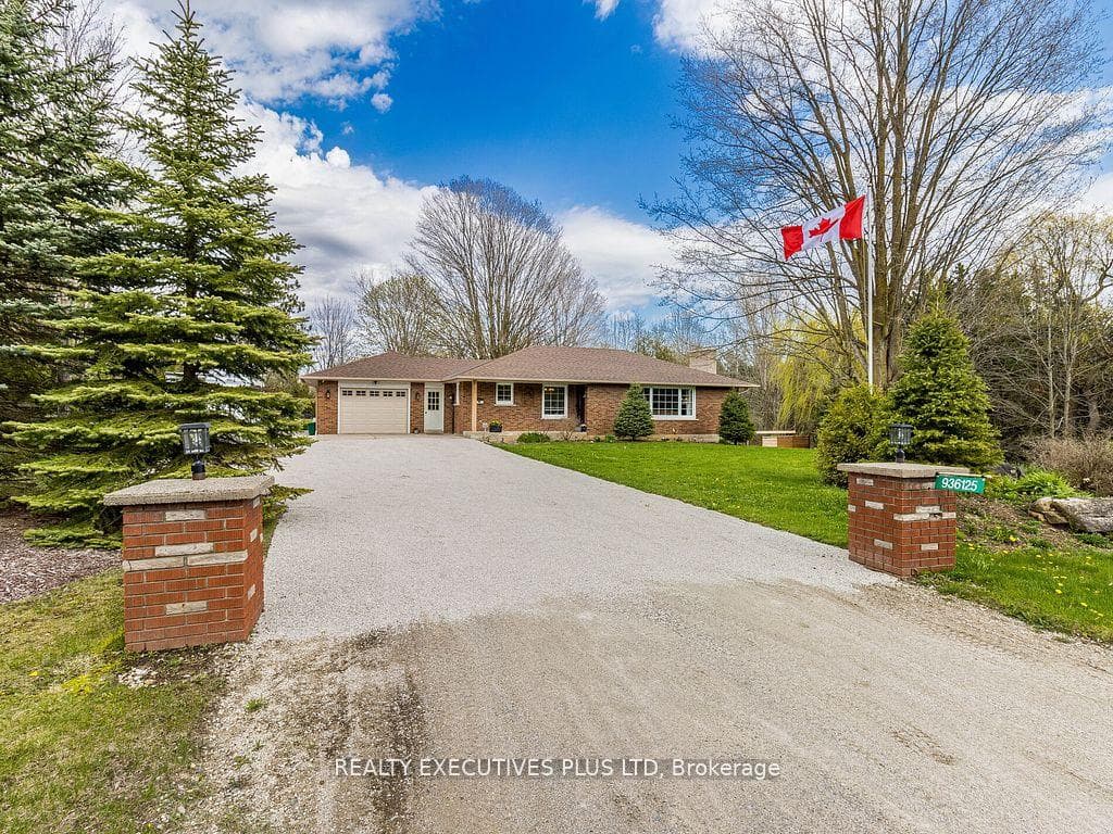 936125 Airport Road photo 1