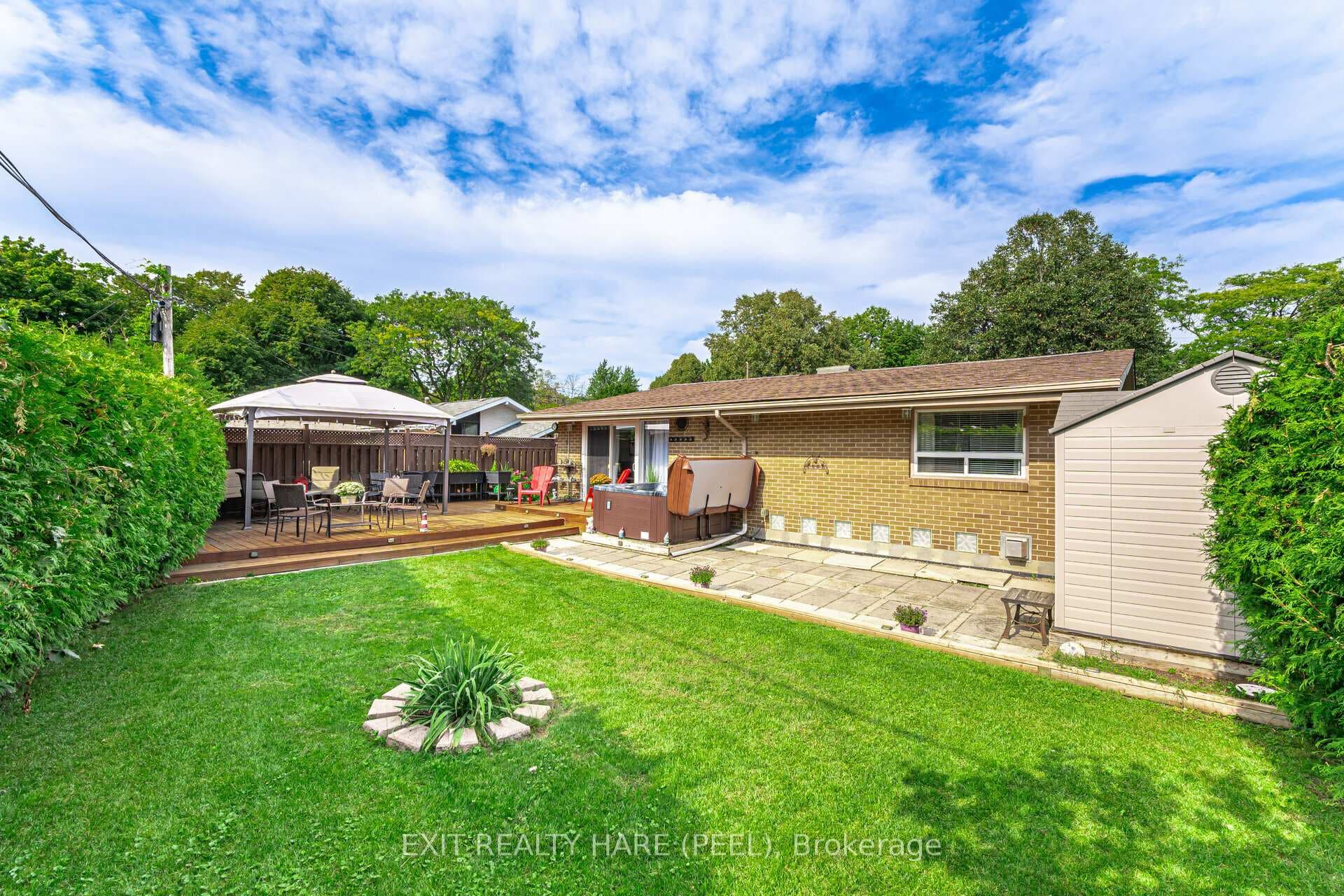 12 Oakley Boulevard photo 40