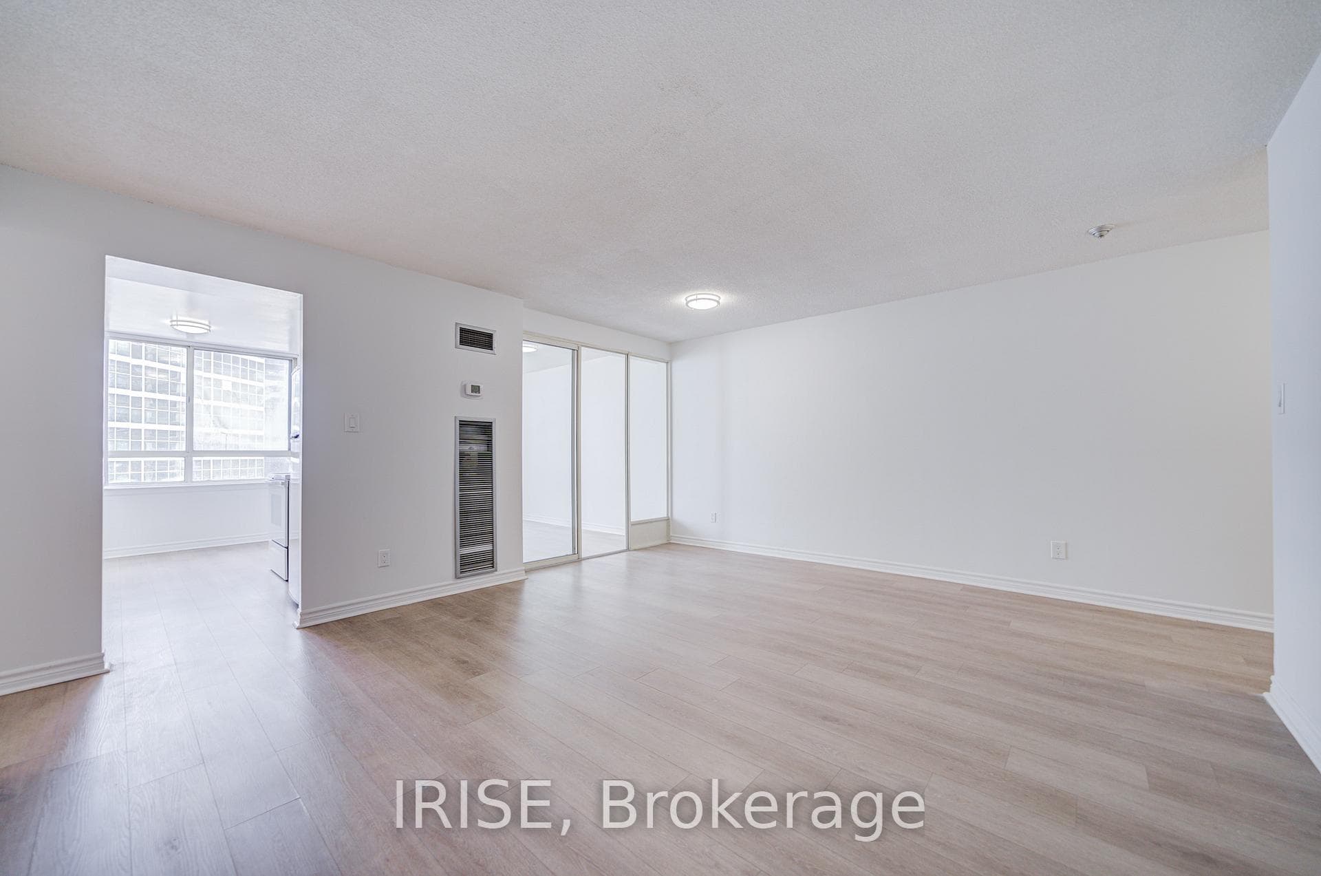 633 Bay Street Unit 1516 photo 8