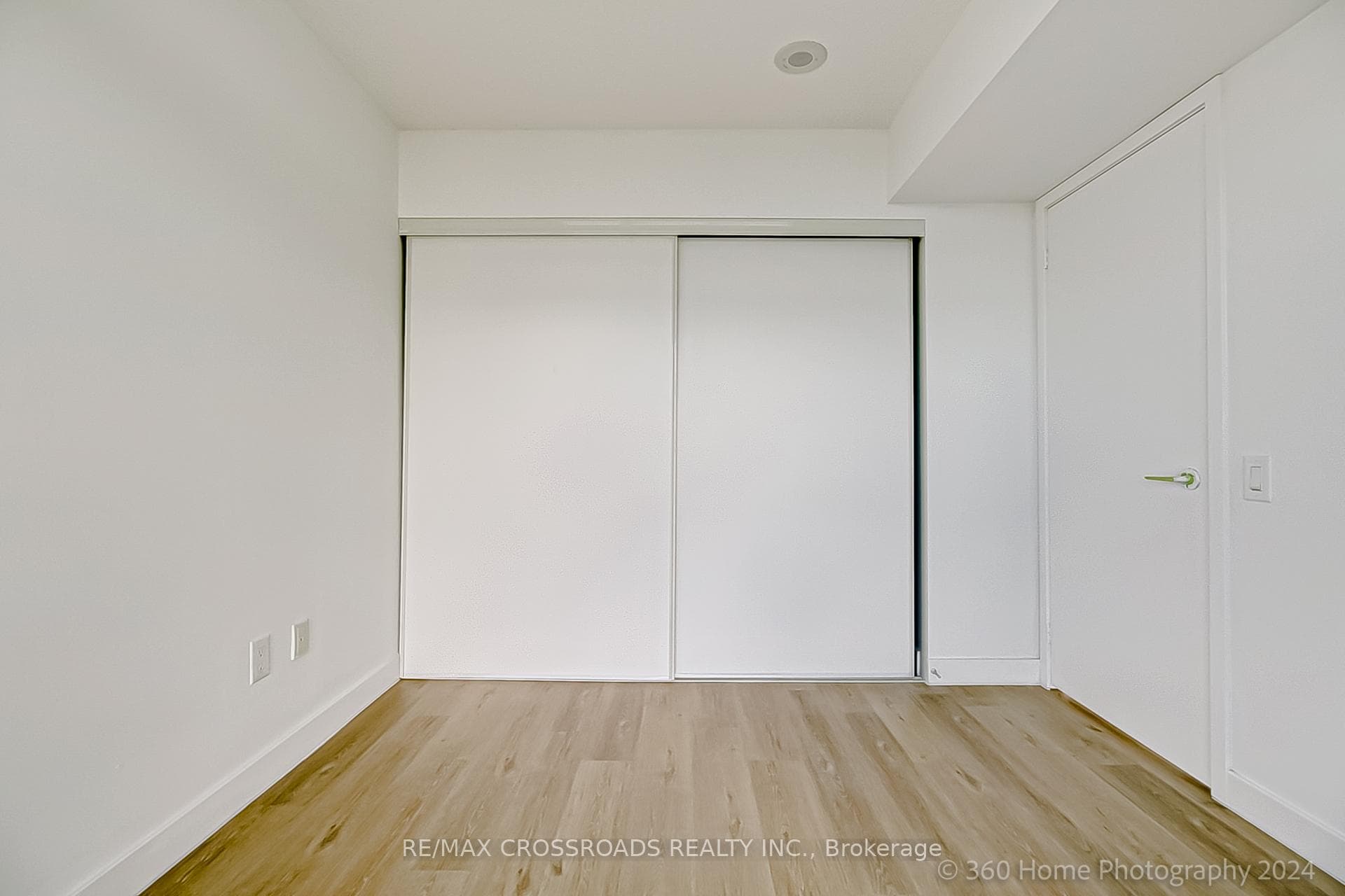 33 Singer Court Unit 1112 photo 15