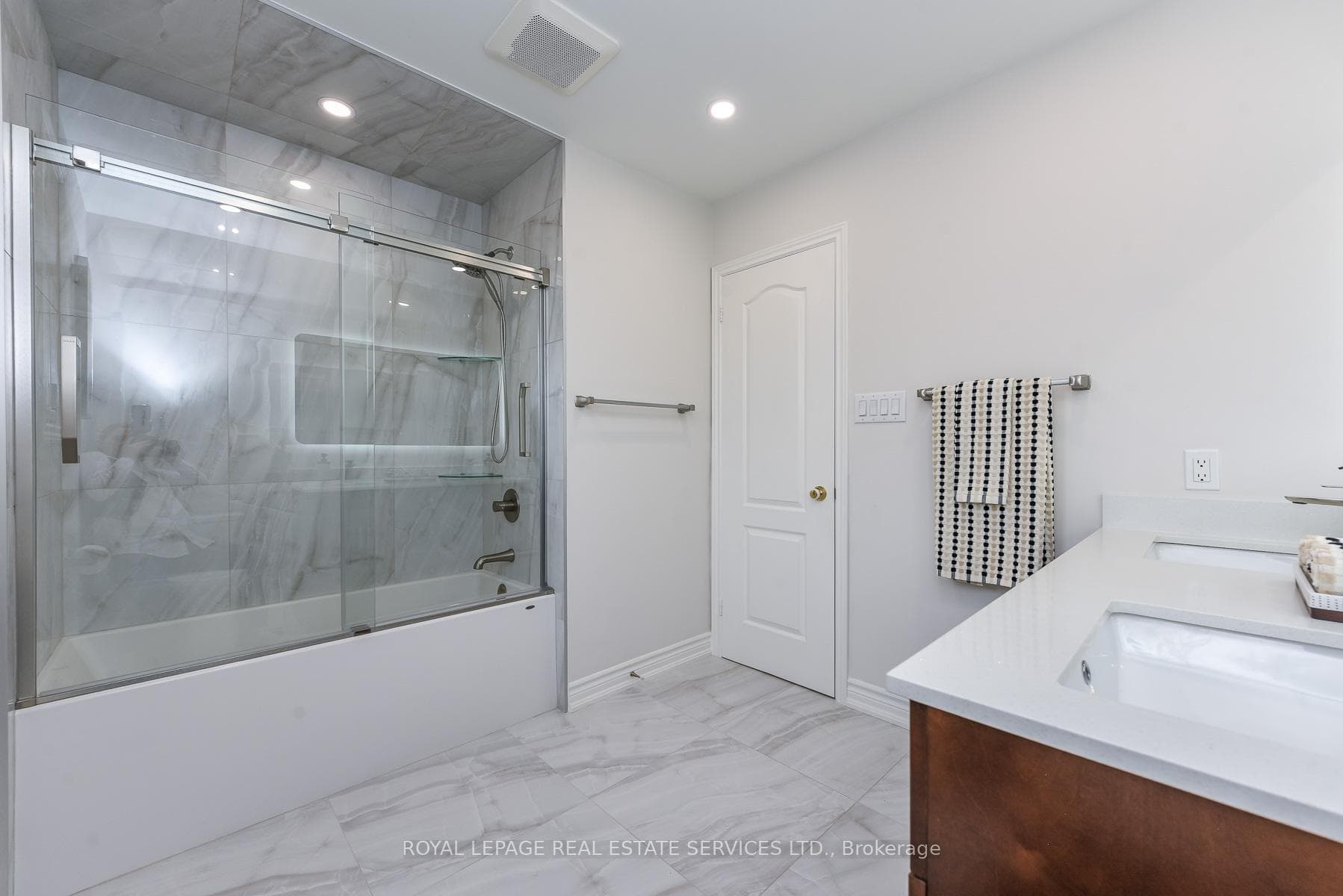 1338 Chalfield Drive photo 24
