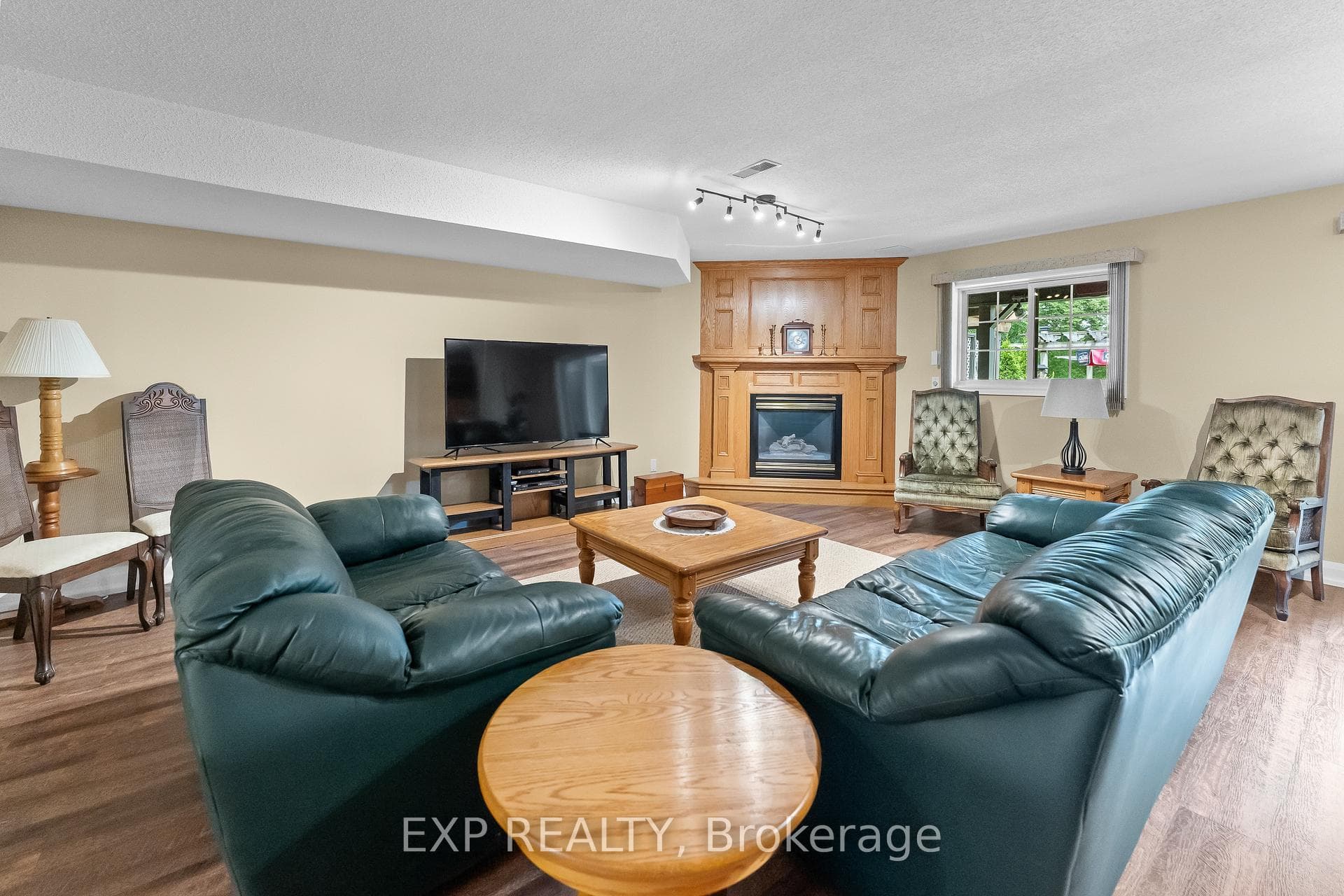 9 KINSMAN Court photo 29
