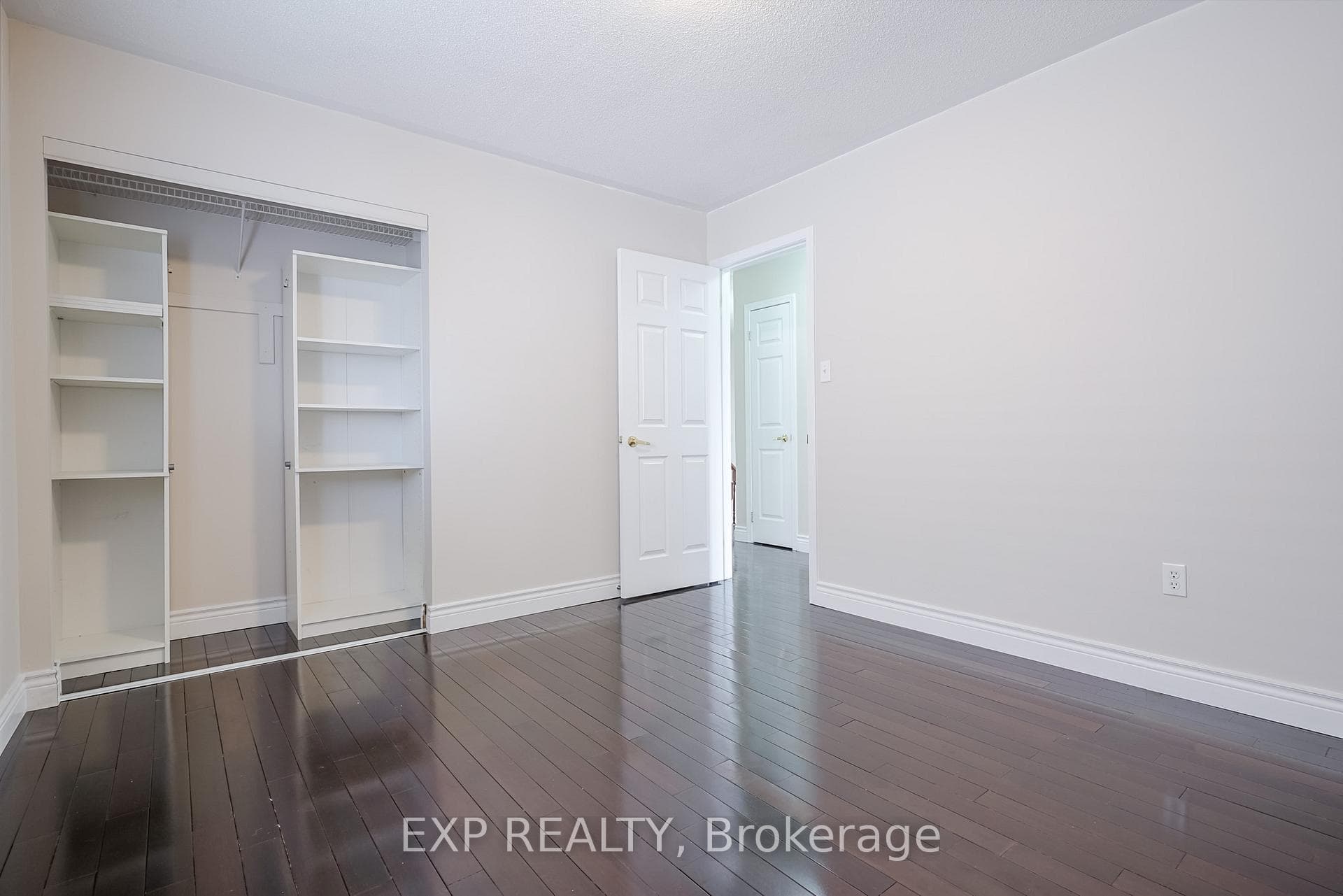 75 Hutton Place photo 27