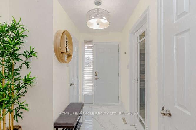 2779 Gananoque Drive Unit 109 photo 3