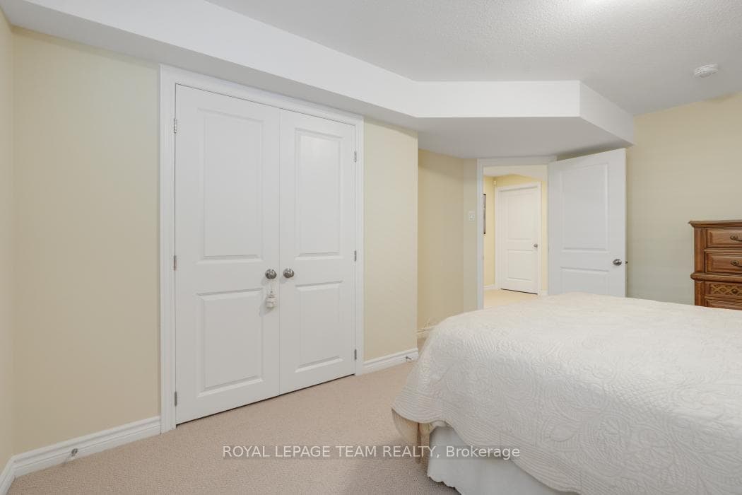316 Serenade Crescent photo 30