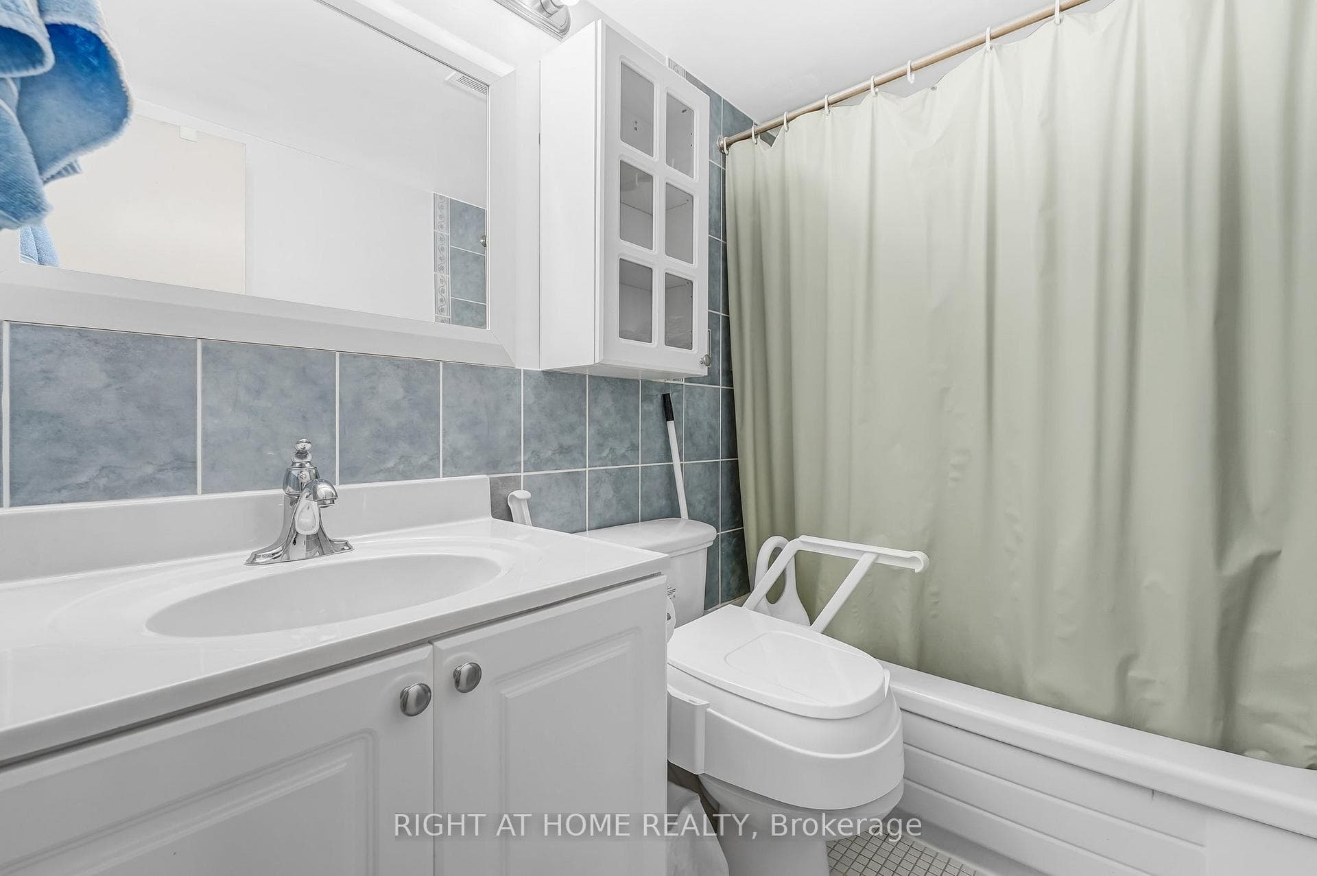 1250 Bridletowne Circle Unit 901 photo 15