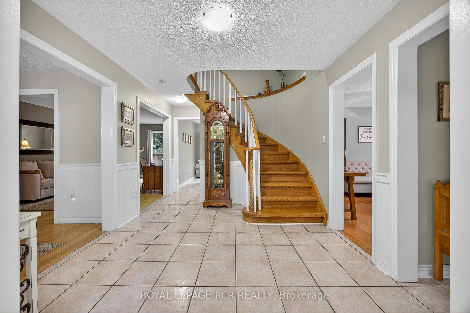 2 Dungey Crescent photo 7